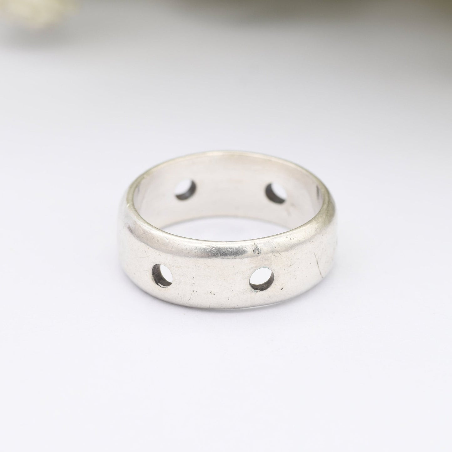 Vintage Sterling Silver Band Ring with Cut Out Circle Design 1998