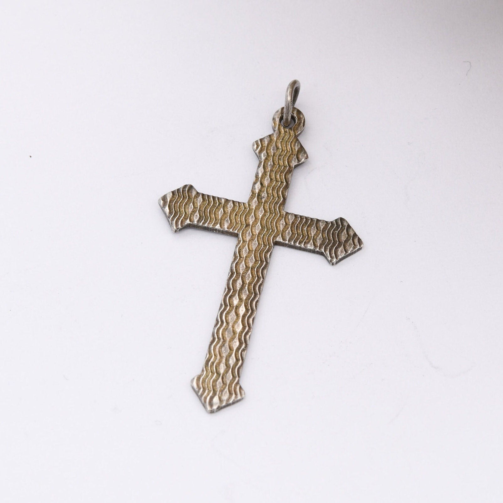 Vintage Sterling Silver Cross Pendant with Engraved Wave Line Pattern