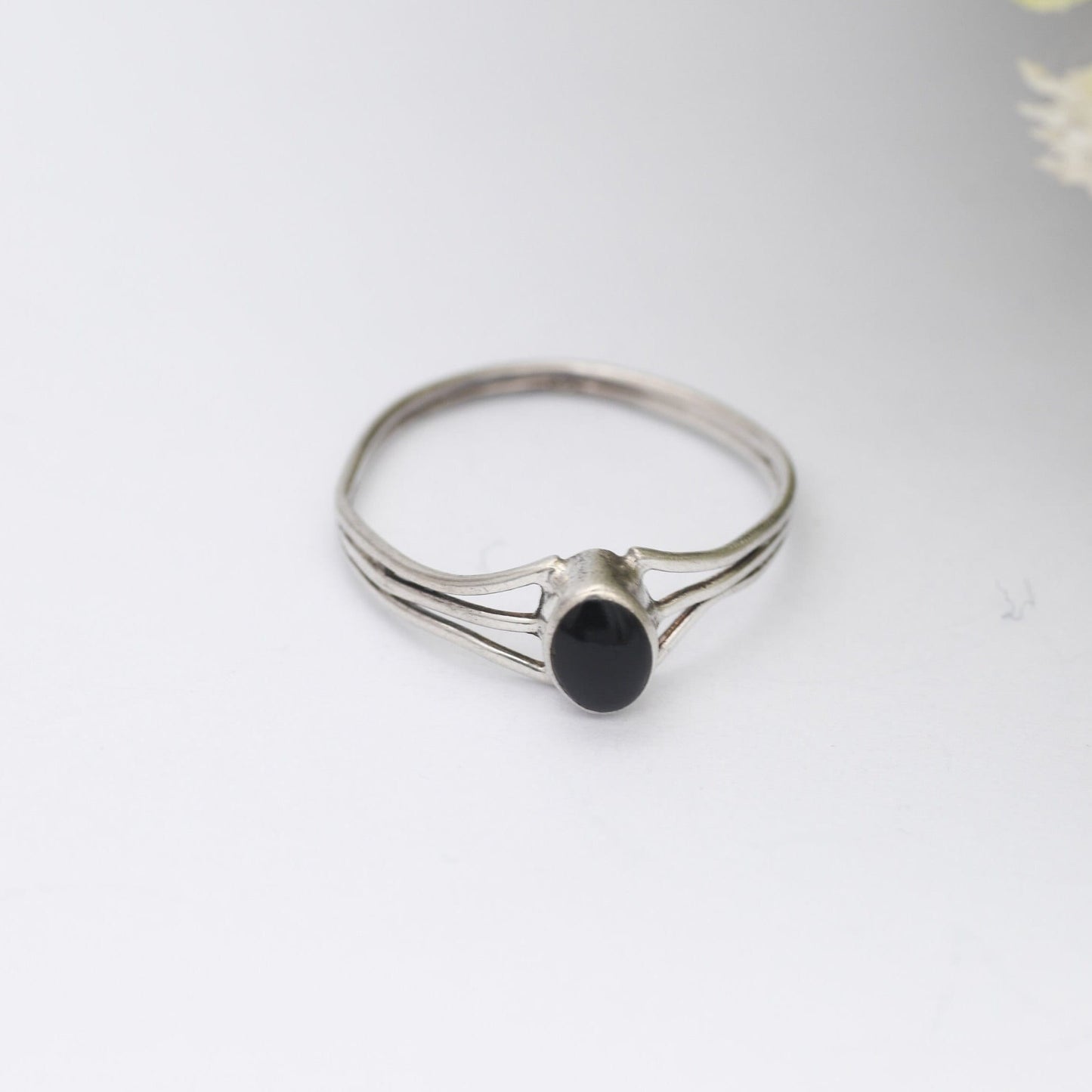 Vintage Sterling Silver Onyx Ring - Wirework Openwork Shoulders | UK Size - P 1/2 | US Size - 8