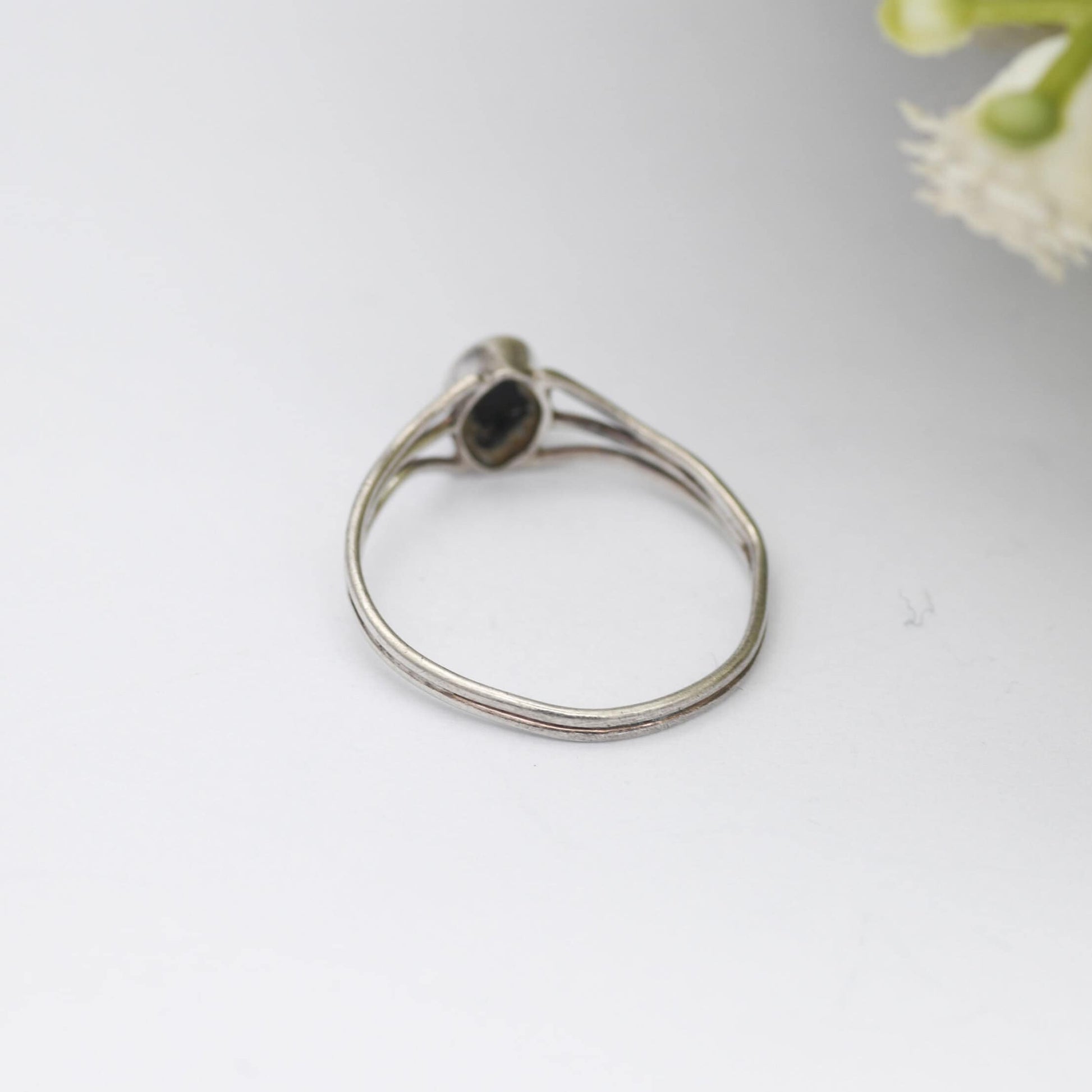 Vintage Sterling Silver Onyx Ring - Wirework Openwork Shoulders | UK Size - P 1/2 | US Size - 8