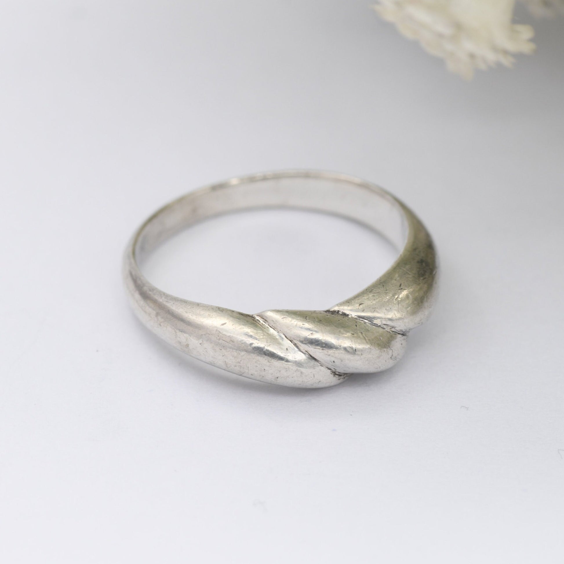 Vitnage Sterling Silver Twist Ring - Unisex Minimalist Statement | Wave Crossed Band | UK Size - L | US Size - 5 3/4