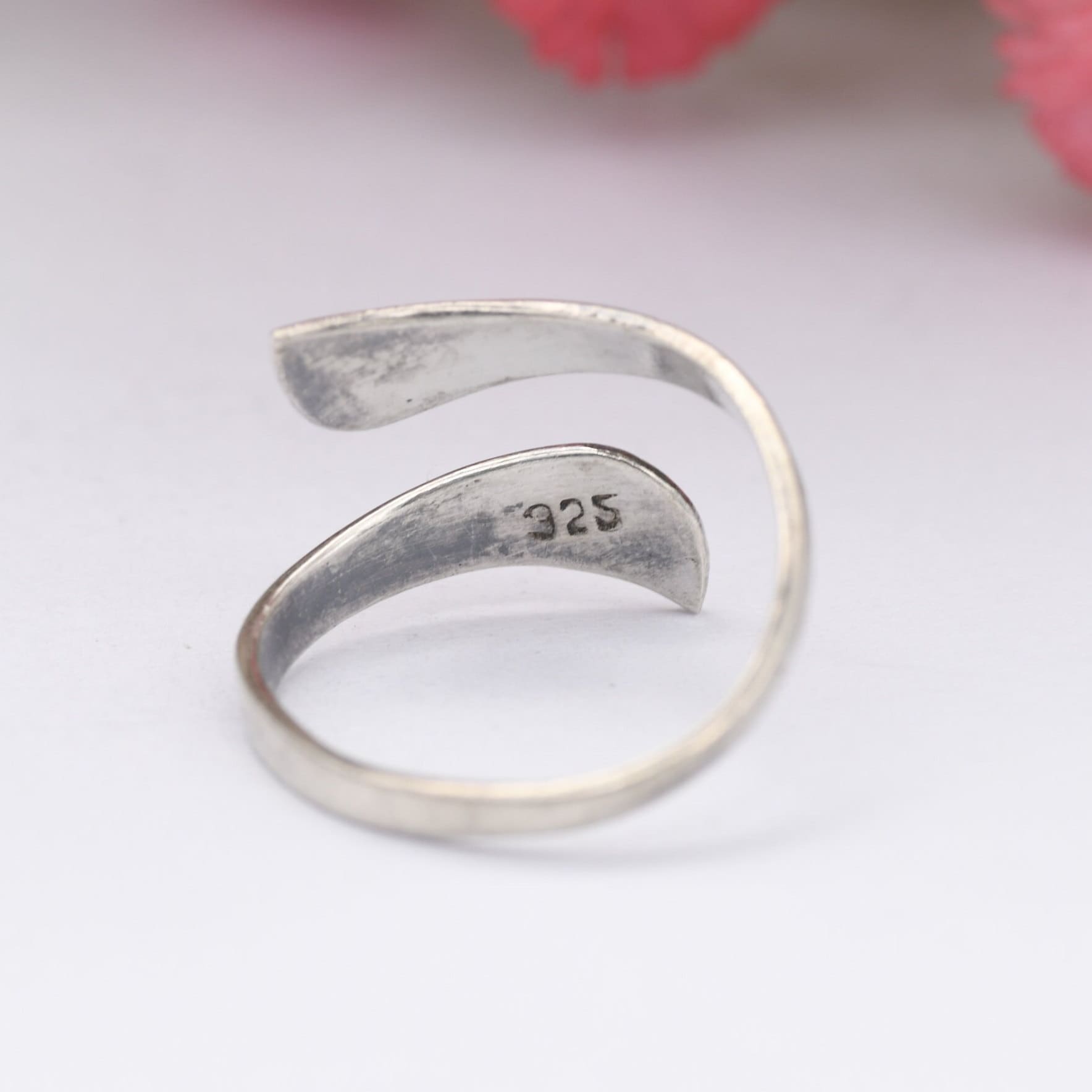 Vintage Sterling Silver Bypass Band Ring with Hand Engraved Pattern - Toi et Moi Style | Adjustable UK Size - M | US Size - 6 1/4