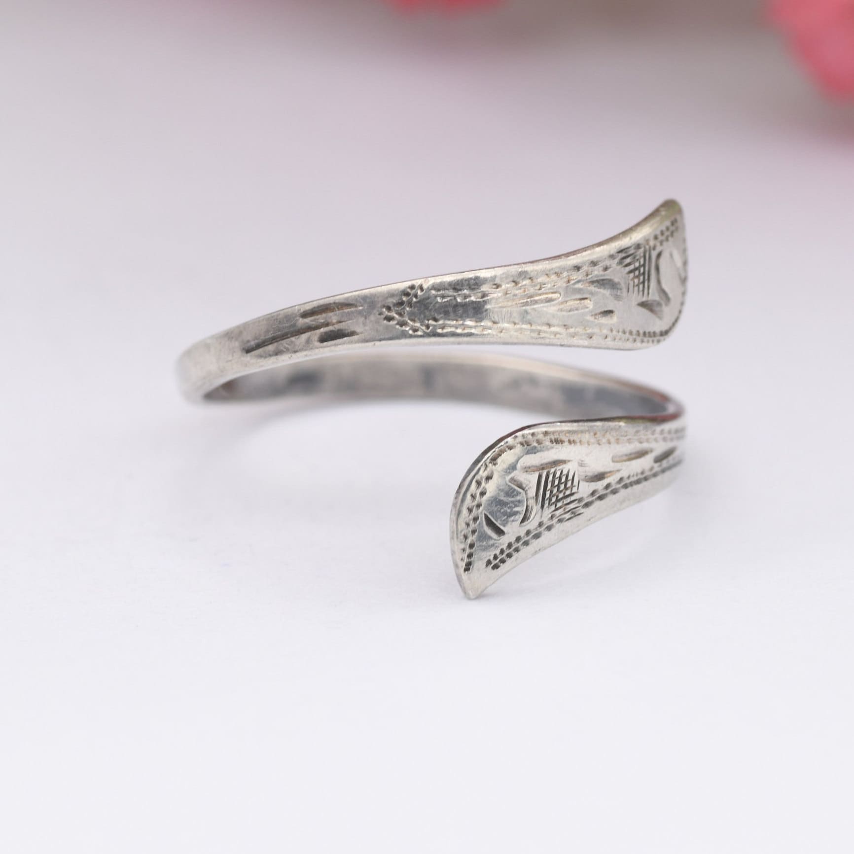 Vintage Sterling Silver Bypass Band Ring with Hand Engraved Pattern - Toi et Moi Style | Adjustable UK Size - M | US Size - 6 1/4