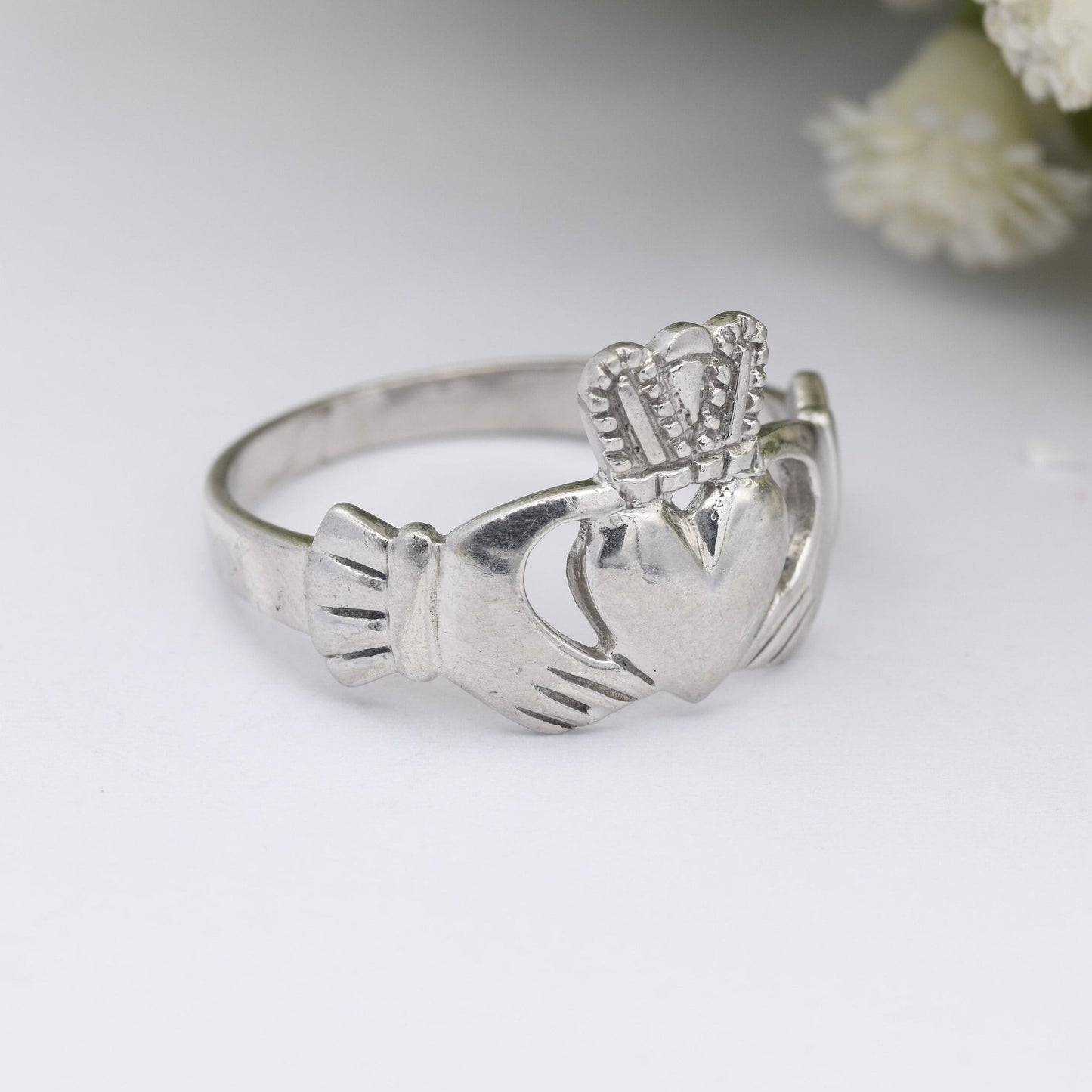 Vintage Sterling Silver Claddagh Ring - Hands Holding Heart Ring | UK Size - W | US - 11