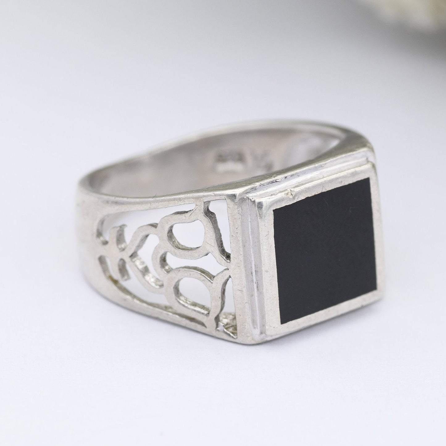 Vintage Sterling Silver Onyx Signet Ring - Chunky Large Unisex Jewellery | Openwork Celtic Shoulders | UK Size - S | US Size - 9