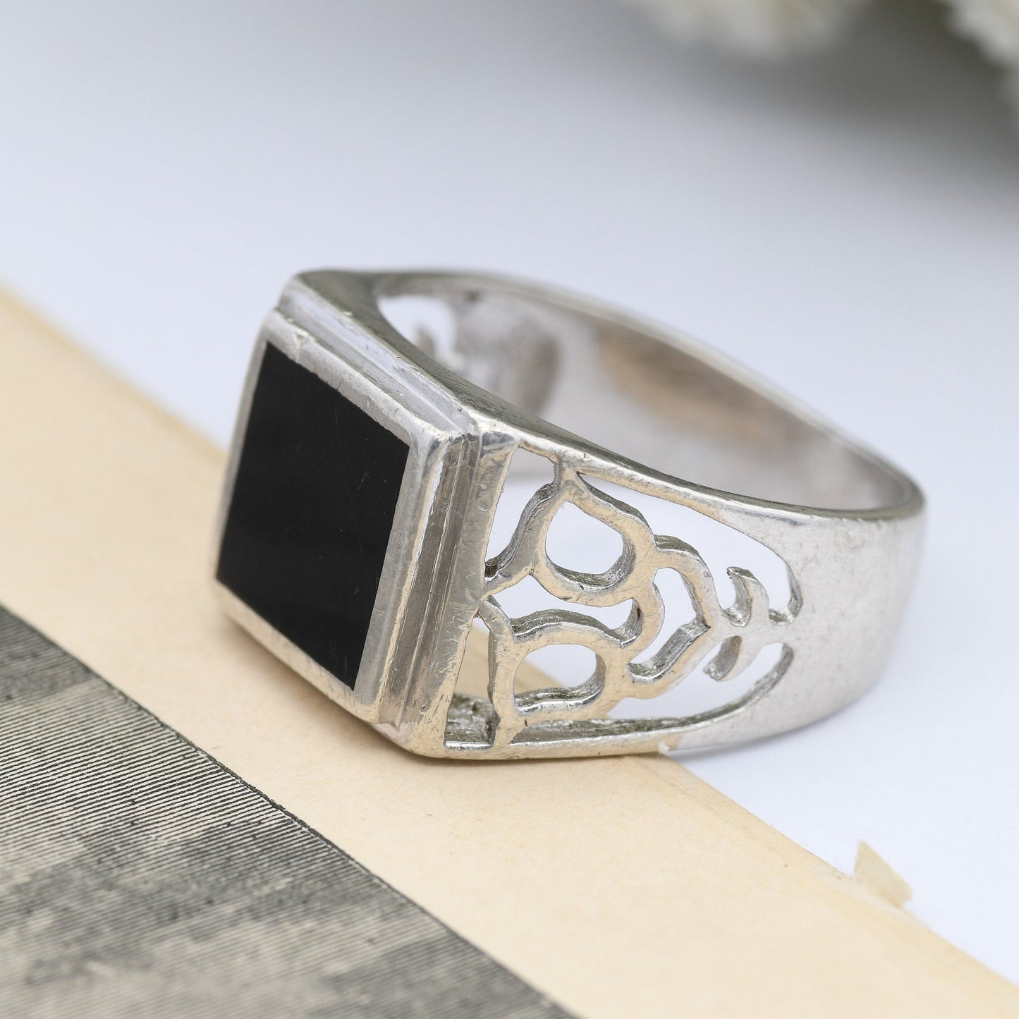 Vintage Sterling Silver Onyx Signet Ring - Chunky Large Unisex Jewellery | Openwork Celtic Shoulders | UK Size - S | US Size - 9