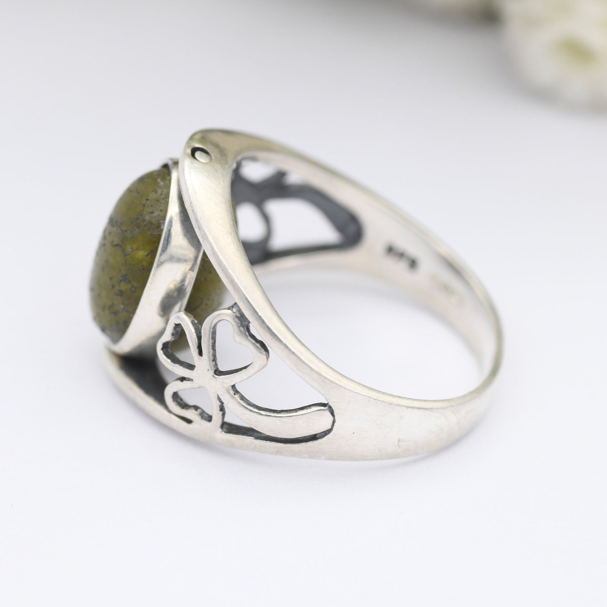 Vintage Irish Sterling Silver Spinner Ring with Connemara Marble - Openwork Clover Shoulders | Dublin Ireland | UK Size - O 1/2 | US - 7 1/4