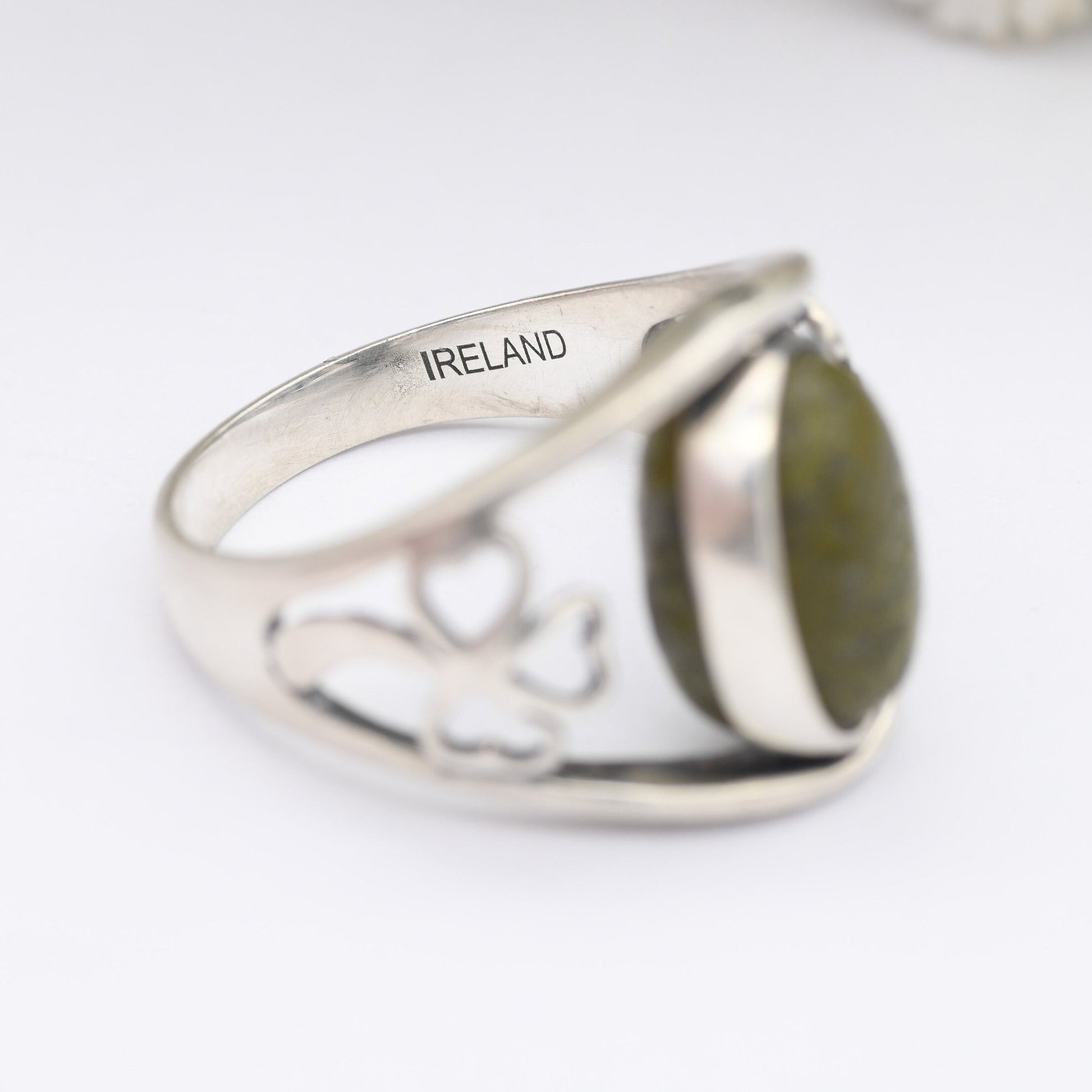 Vintage Irish Sterling Silver Spinner Ring with Connemara Marble - Openwork Clover Shoulders | Dublin Ireland | UK Size - O 1/2 | US - 7 1/4