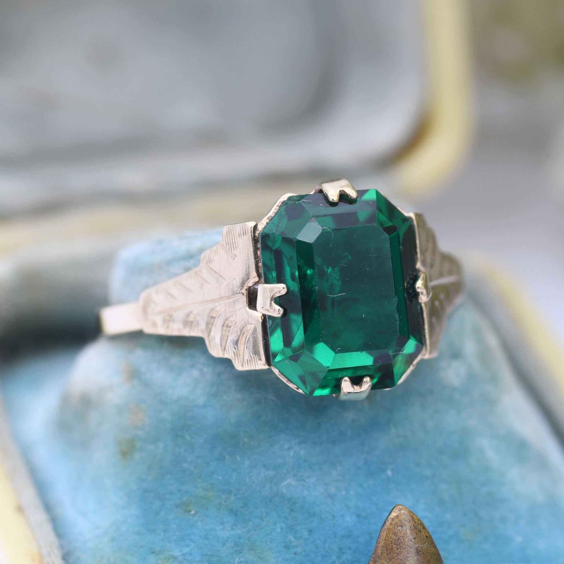 Antique Art Deco 9ct Gold Ring with Green Paste Stone