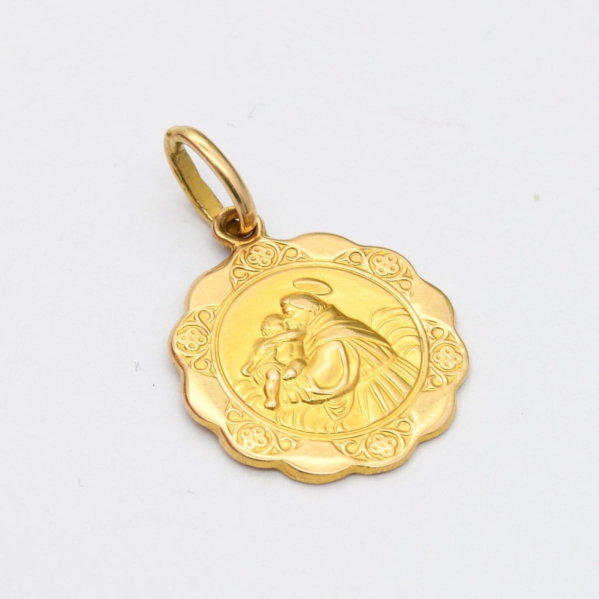 Vintage 18ct Gold St Christopher Pendant