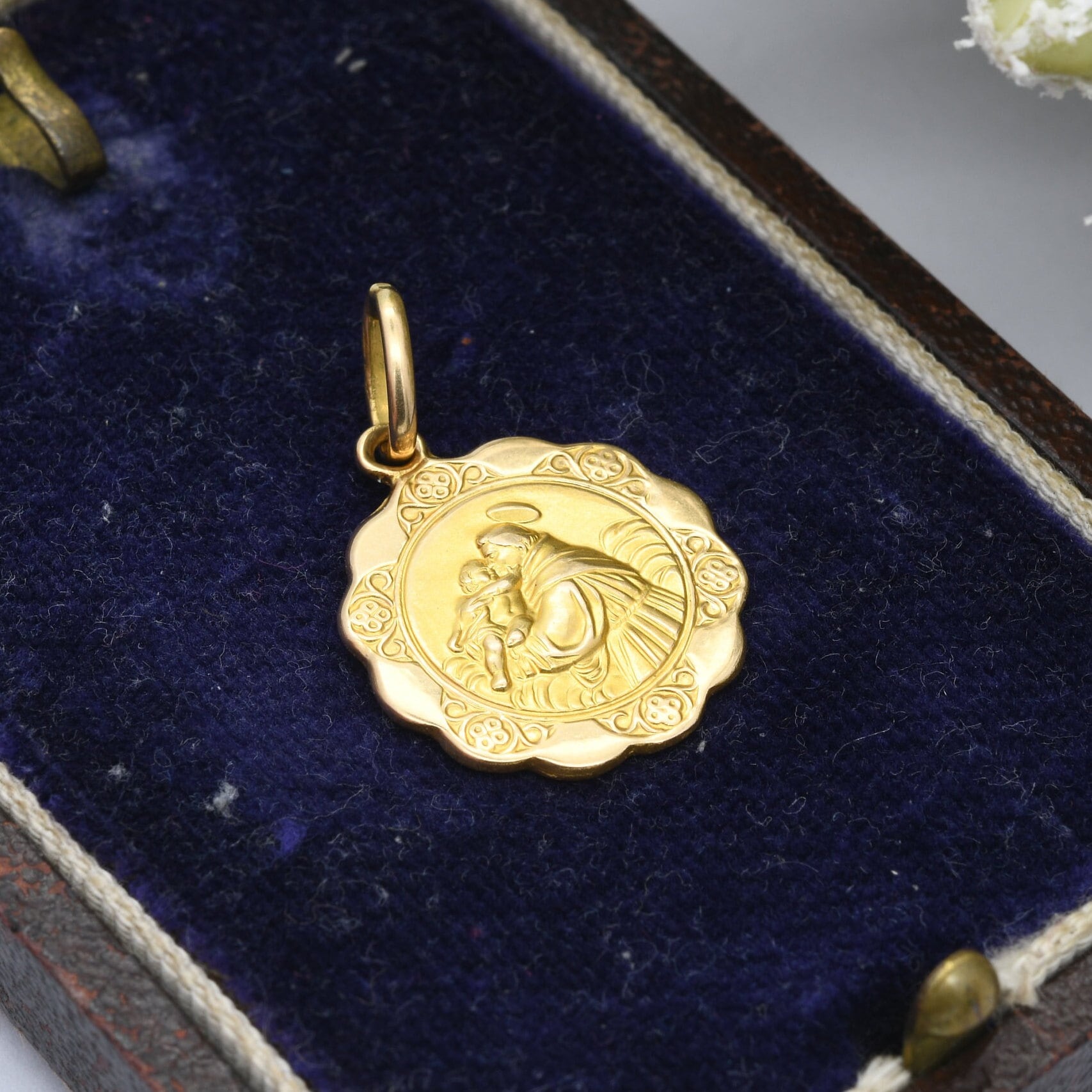 Vintage 18ct Gold St Christopher Pendant