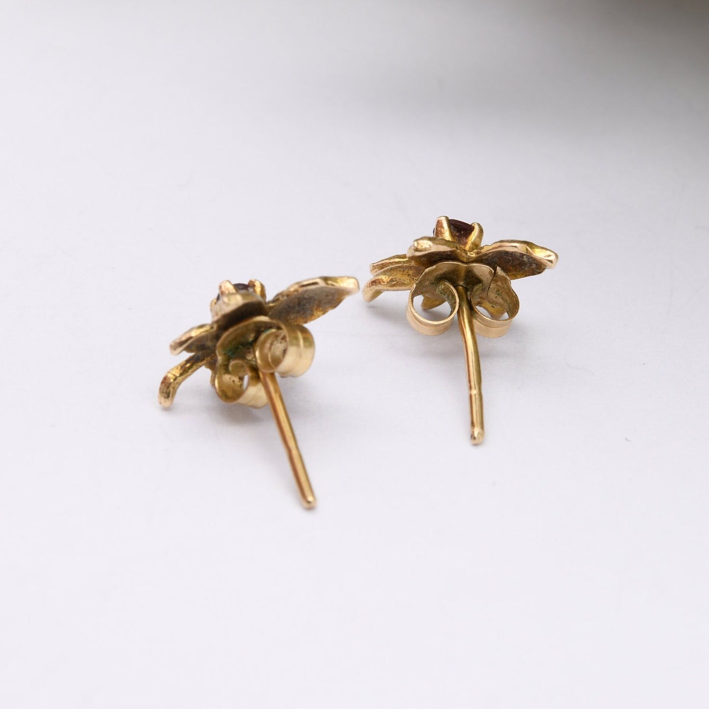 Vintage 9ct Gold Garnet Leaf Stud Earrings