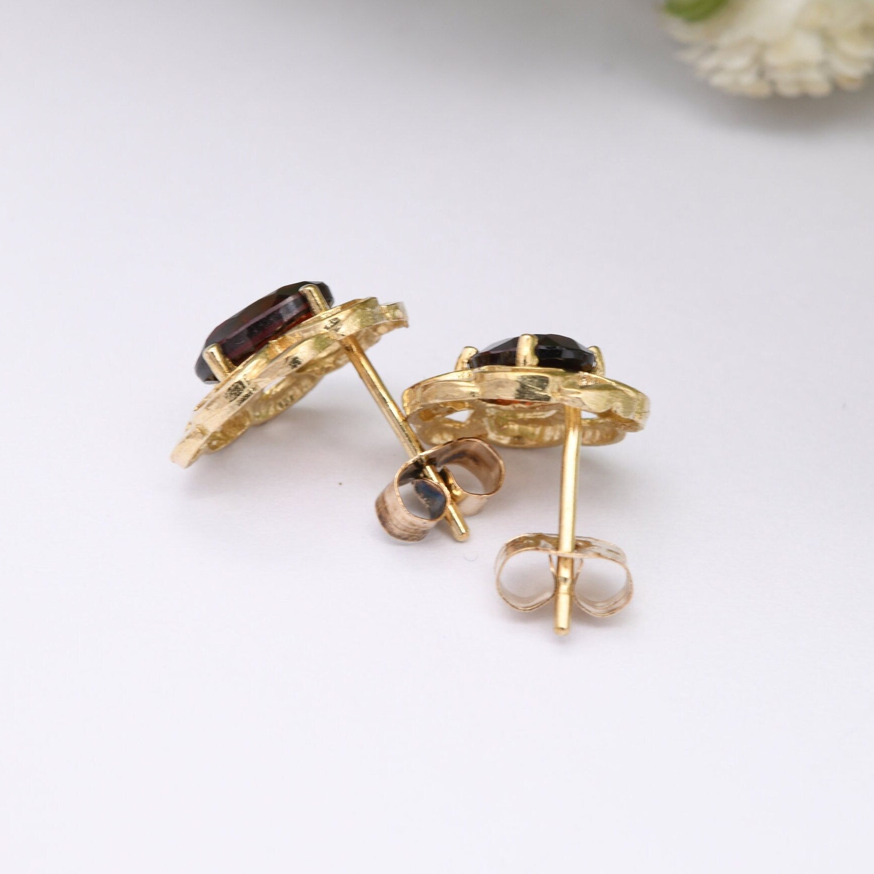 9ct Gold Garnet Stud Earrings