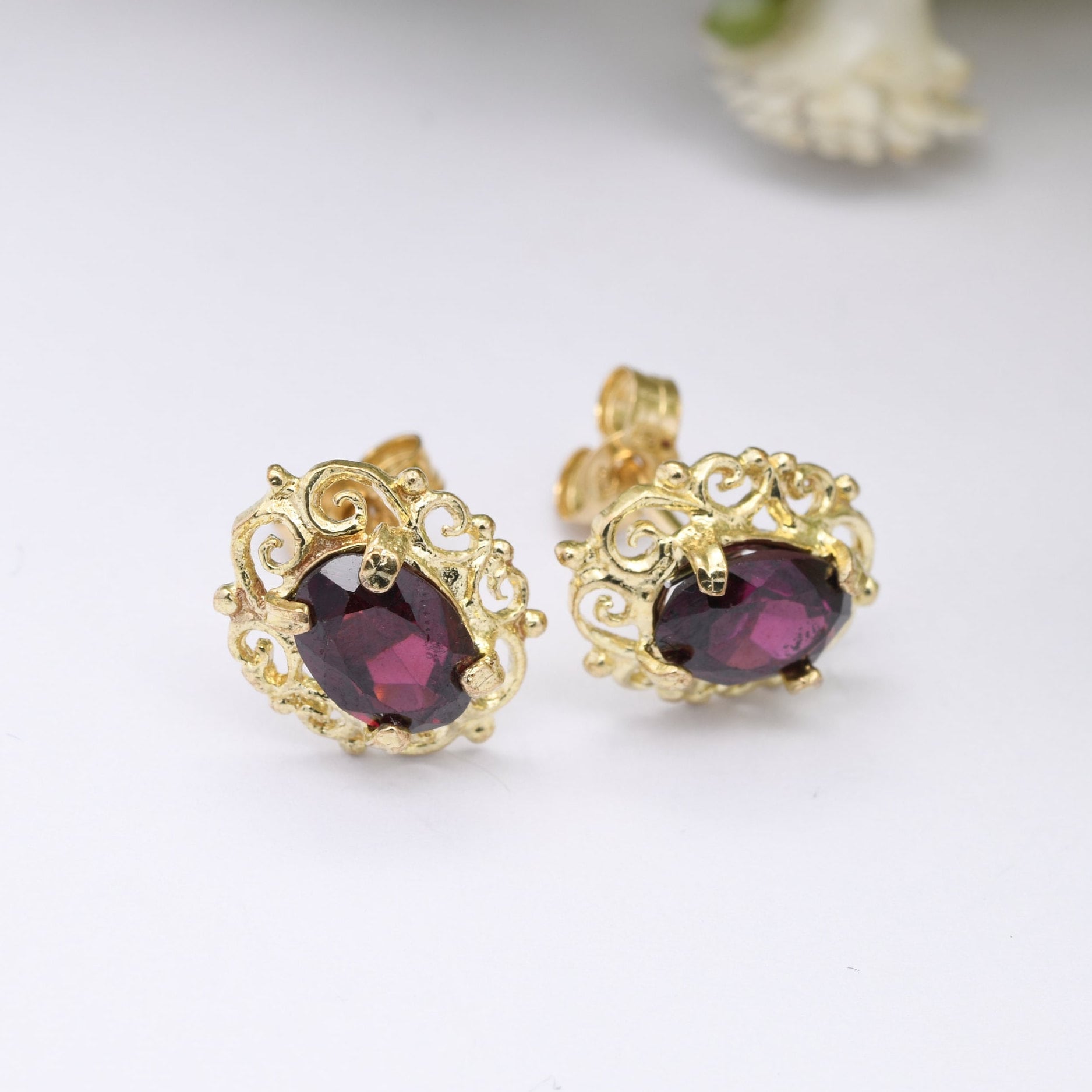 Vintage 9ct Gold Garnet Stud Earrings