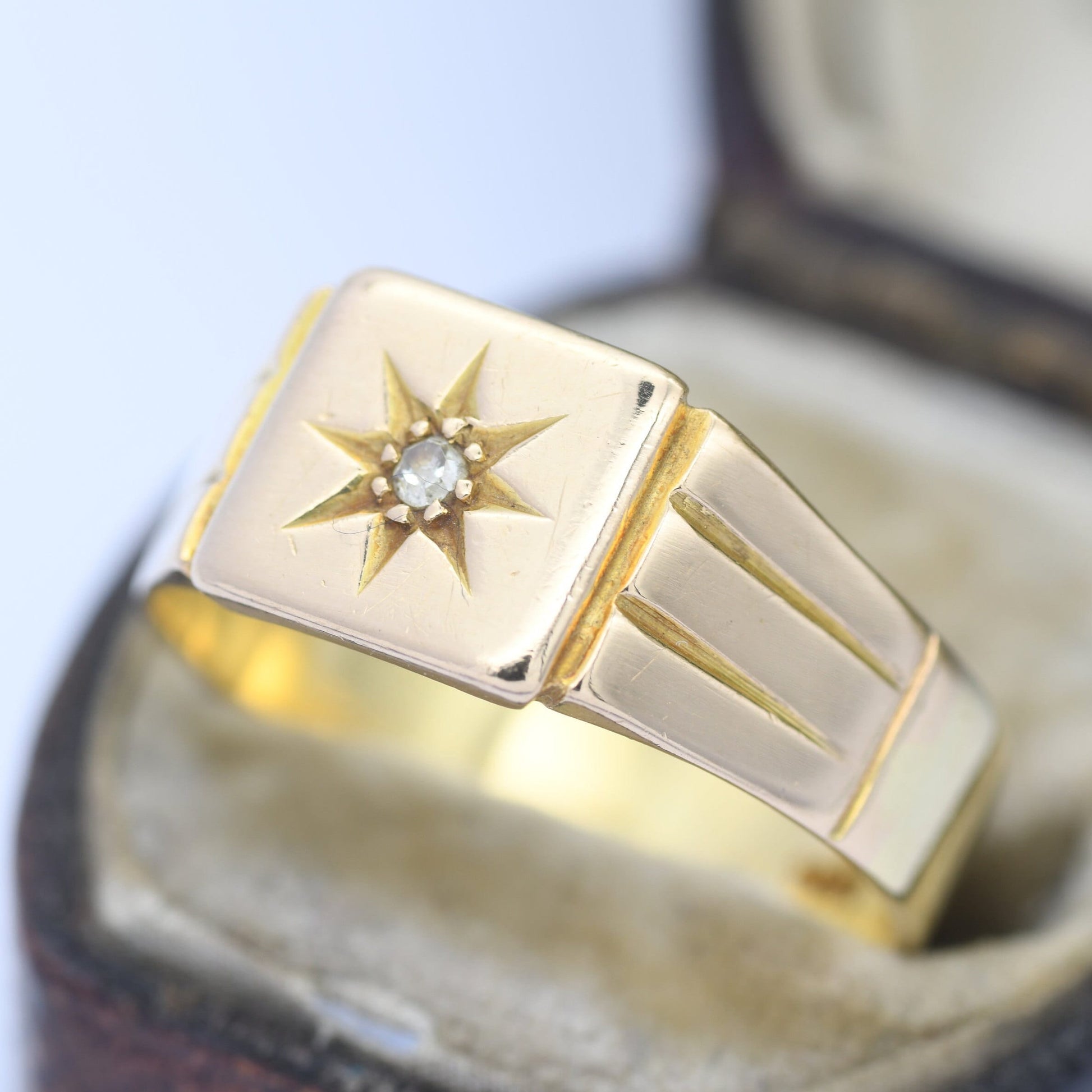 Vintage Art Deco 18ct Gold Signet Ring with a Star Set Diamond - Large Unisex Gold Ring | UK Size - T 1/2 | US Size - 9 3/4