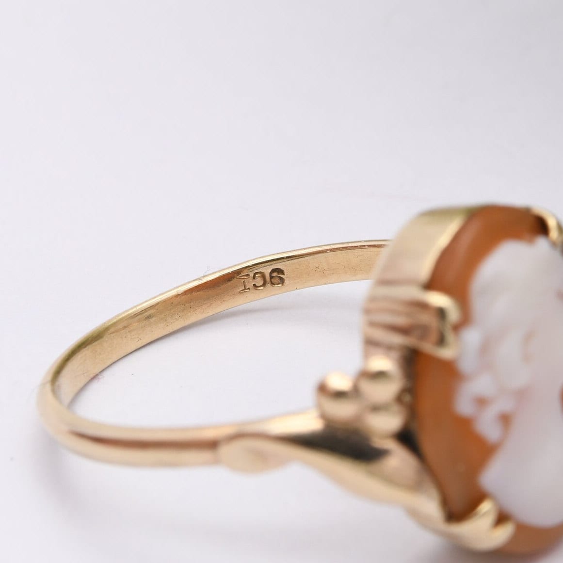 Vintage 9ct Gold Cameo Ring - Shell Portrait Face Profile | Statement Ring | UK Size - M | US Size - 6