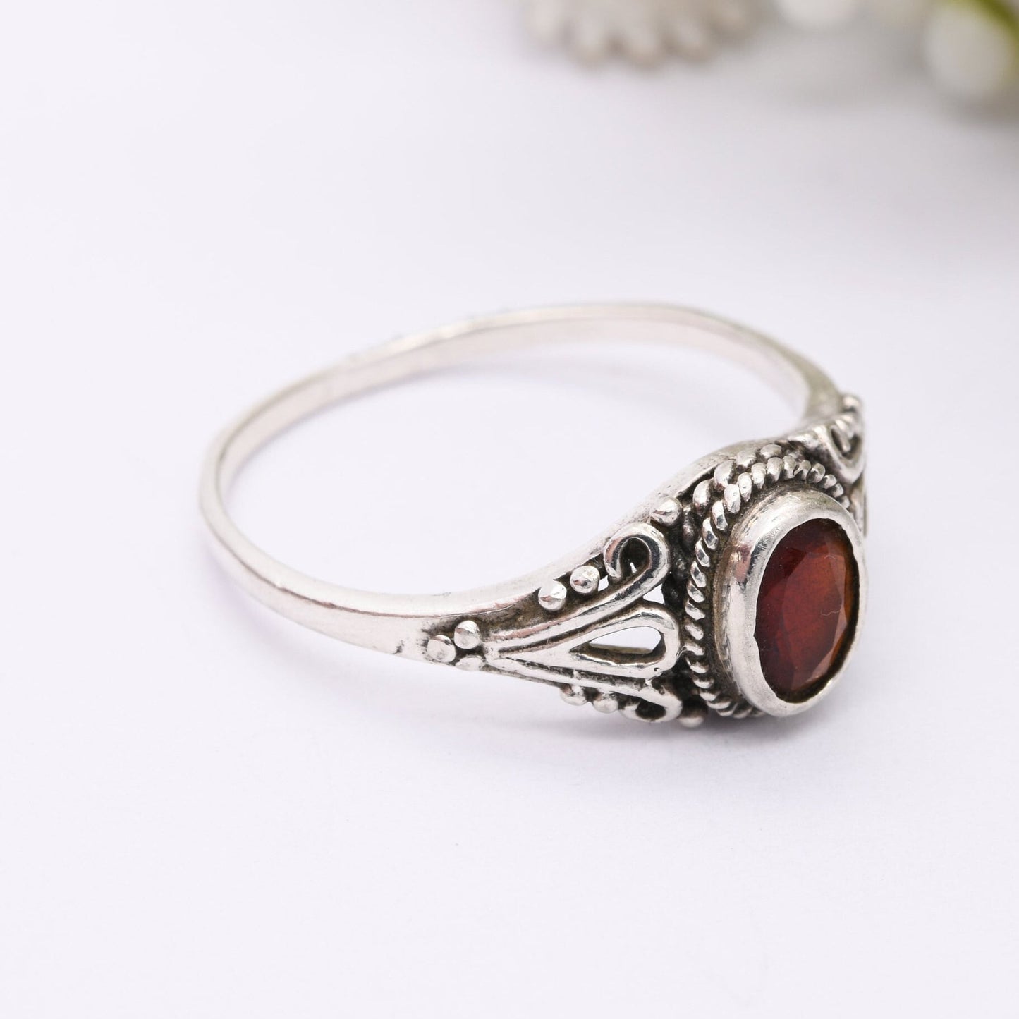 Vintage Sterling Silver Garnet Solitaire Ring - Ornate Mount | Faceted Gemstone | UK Size - S 1/2 | US Size - 9 1/4