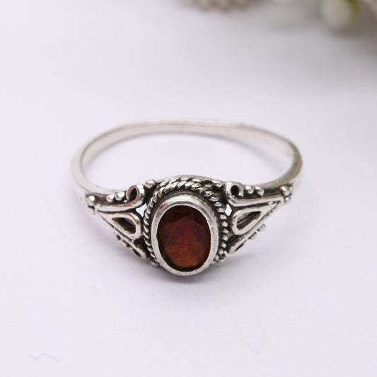 Vintage Sterling Silver Garnet Solitaire Ring - Ornate Mount | Faceted Gemstone | UK Size - S 1/2 | US Size - 9 1/4