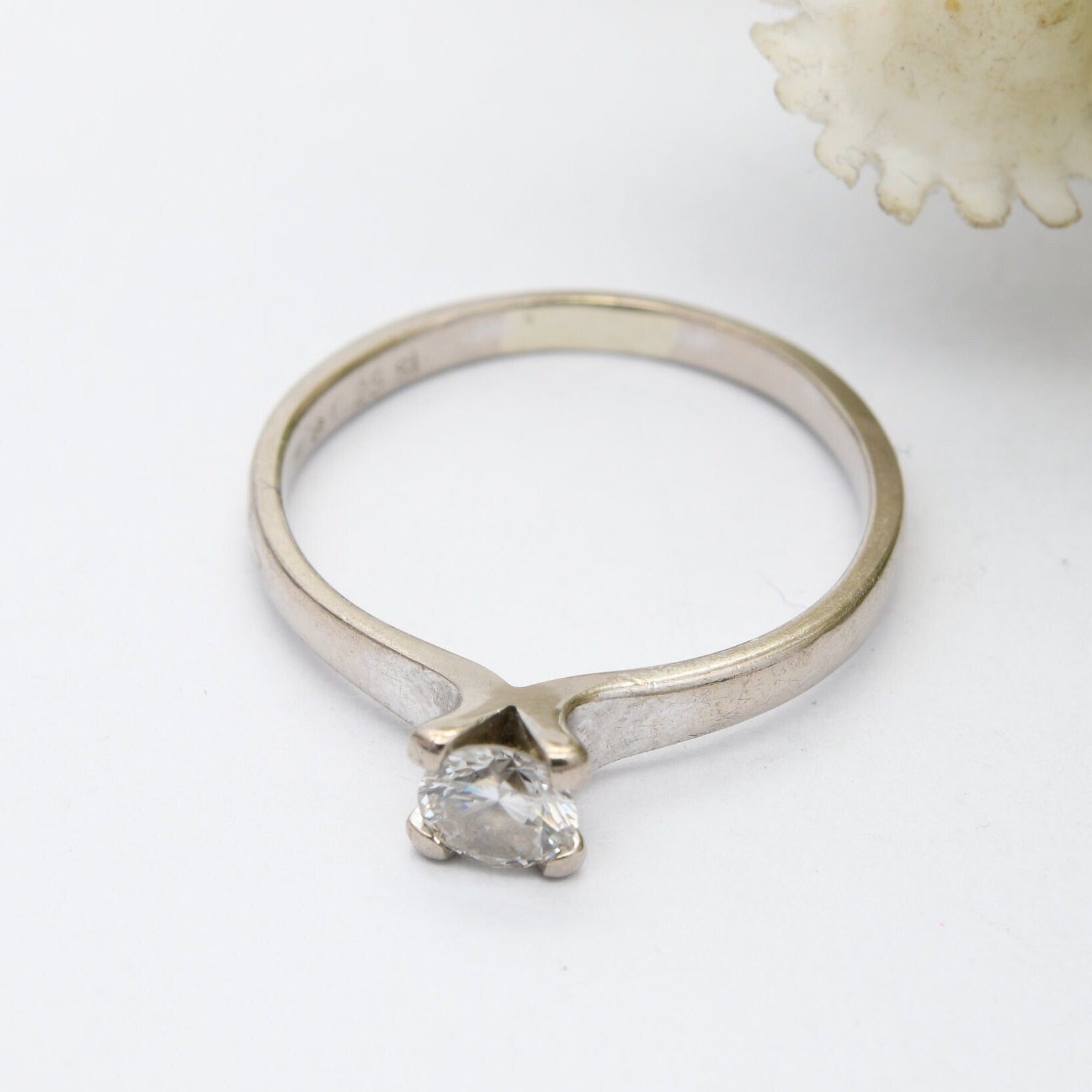 Vintage 18ct White Gold Diamond Solitaire Ring - Engagement | .25 Carat 25 Point Round Brilliant Cut Diamond | UK Size - J | US Size - 4 1/4