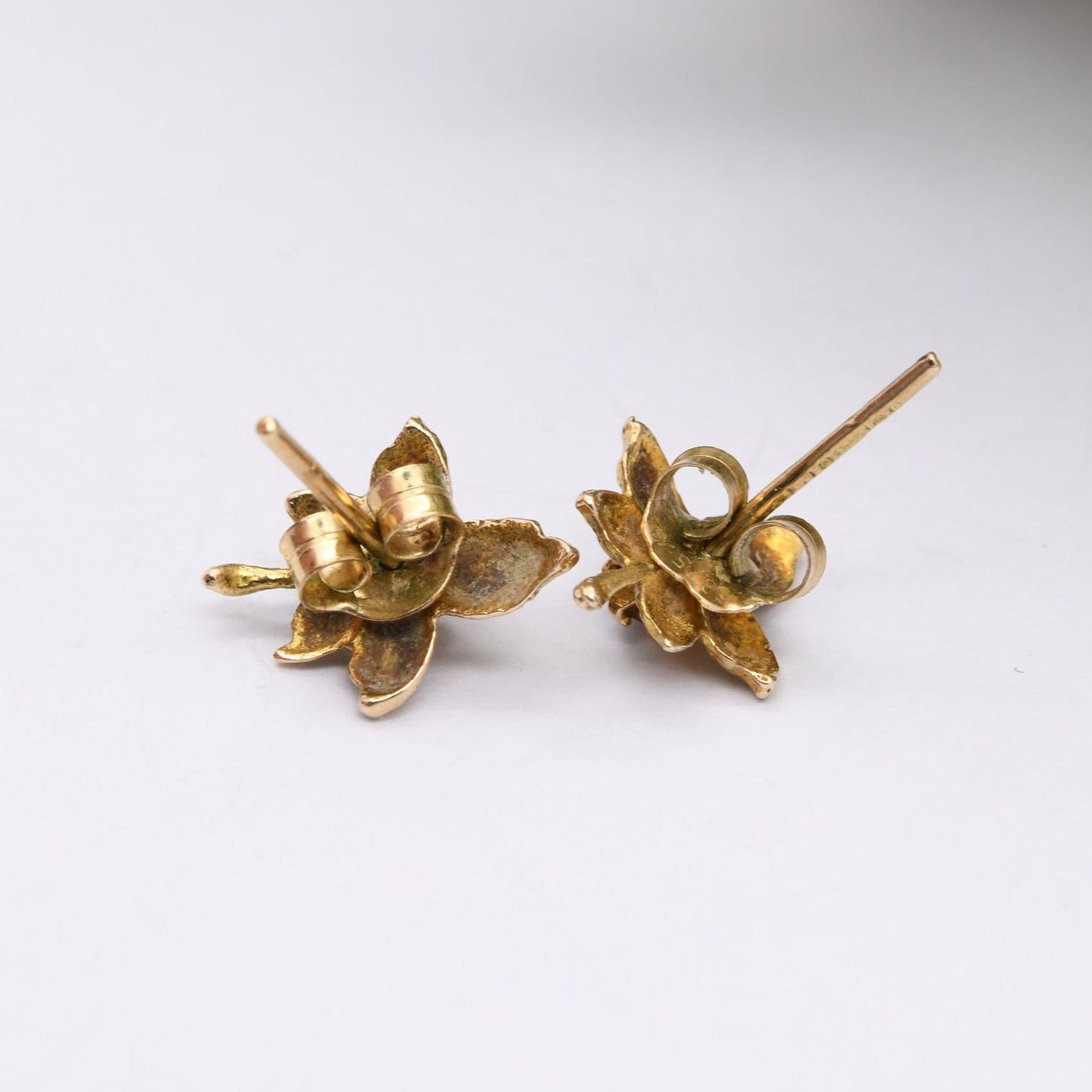 Vintage 9ct Gold Garnet Leaf Stud Earrings