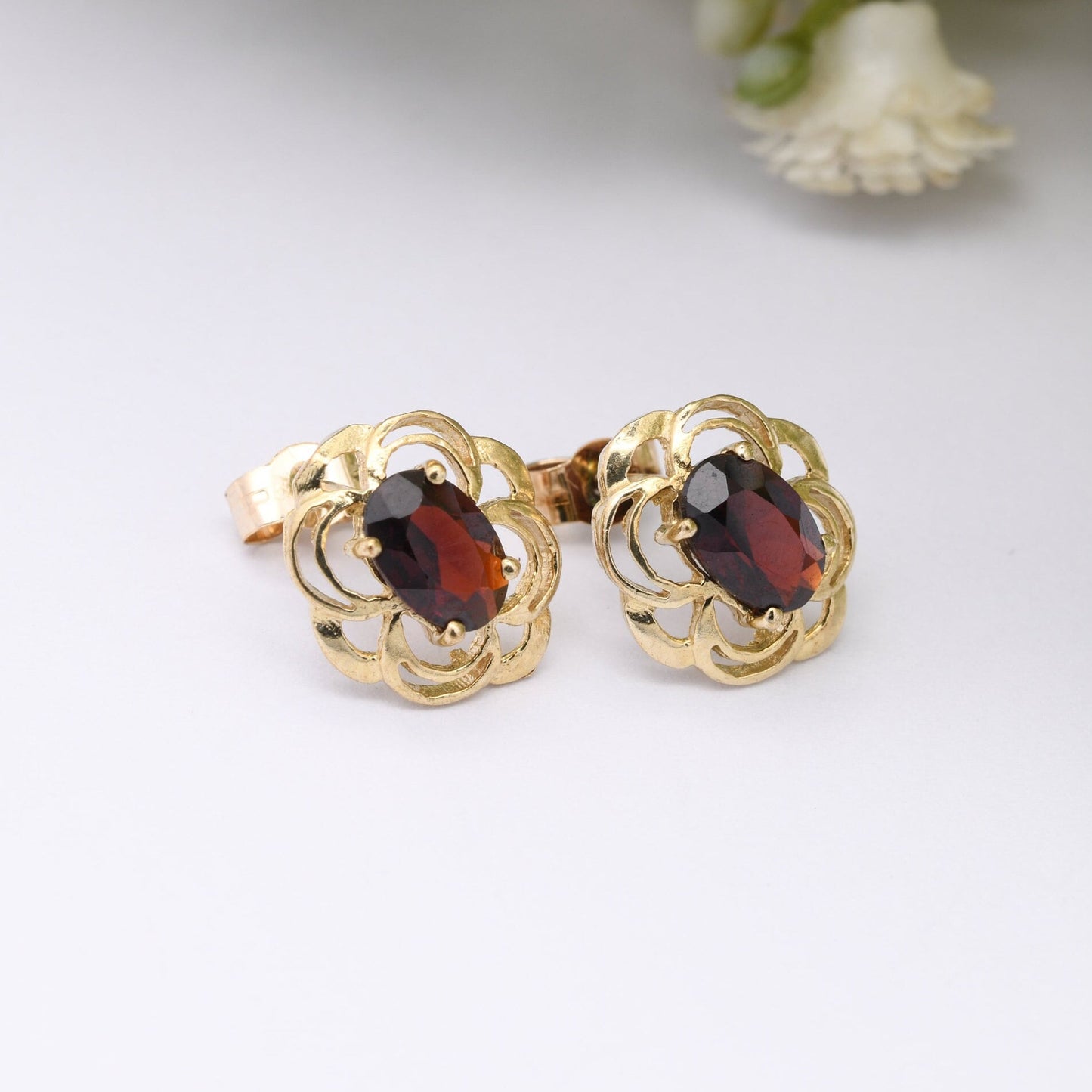 9ct Gold Garnet Stud Earrings