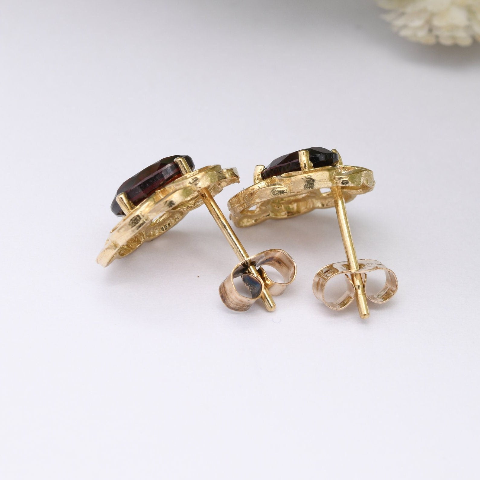 9ct Gold Garnet Stud Earrings