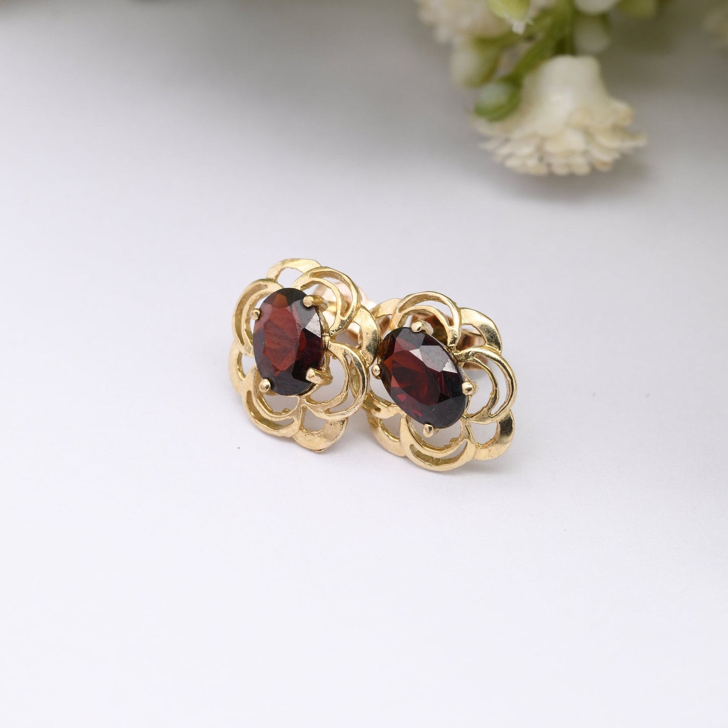 9ct Gold Garnet Stud Earrings