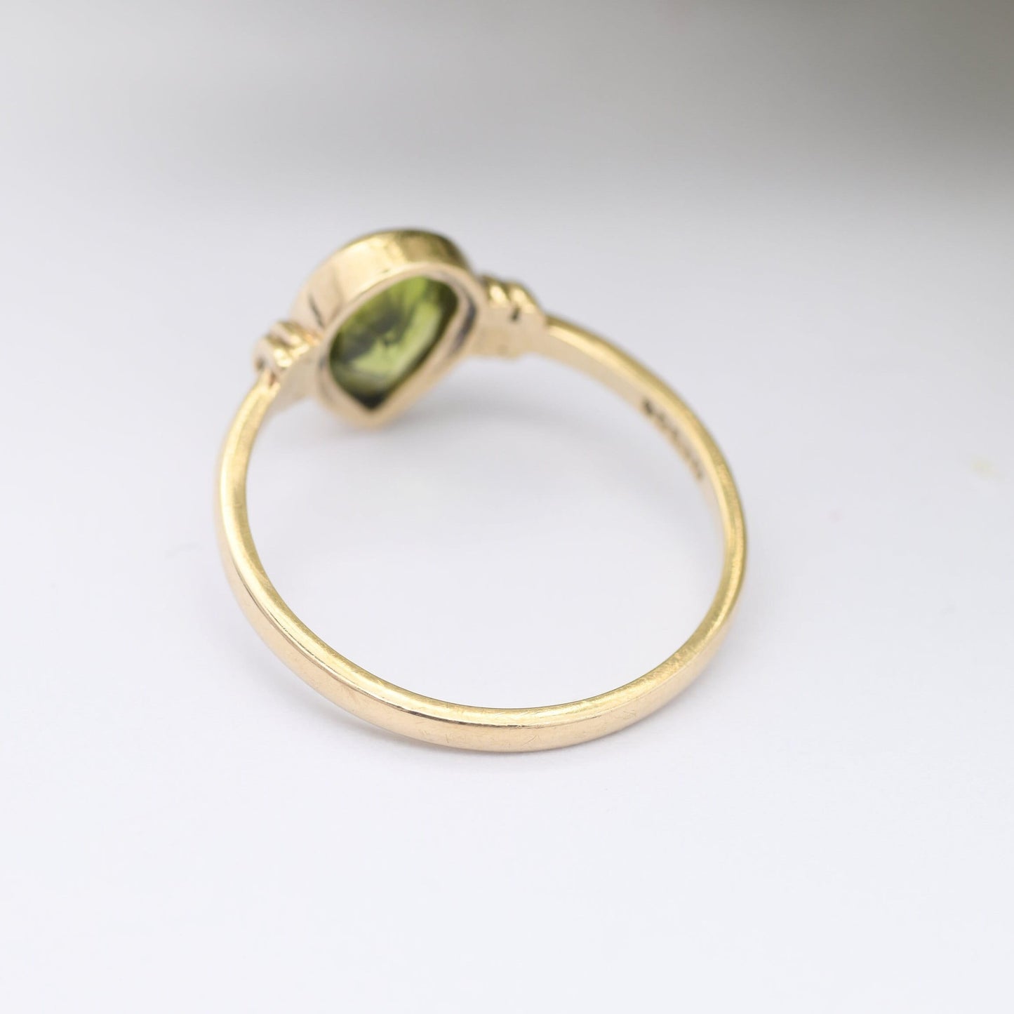 Vintage 9ct Gold Peridot Ring 1991 - Teardrop Stone Solitaire | Pretty Minimalist Ring | UK Size - M 1/2 | US Size - 6 1/2