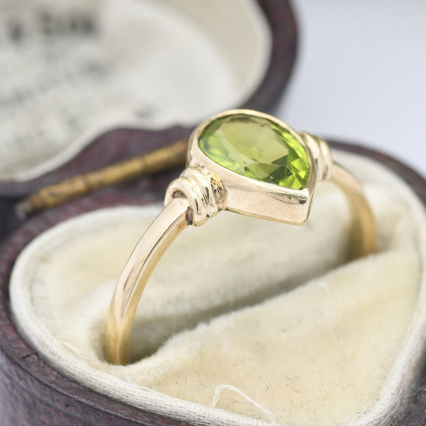 Vintage 9ct Gold Peridot Ring 1991 - Teardrop Stone Solitaire | Pretty Minimalist Ring | UK Size - M 1/2 | US Size - 6 1/2