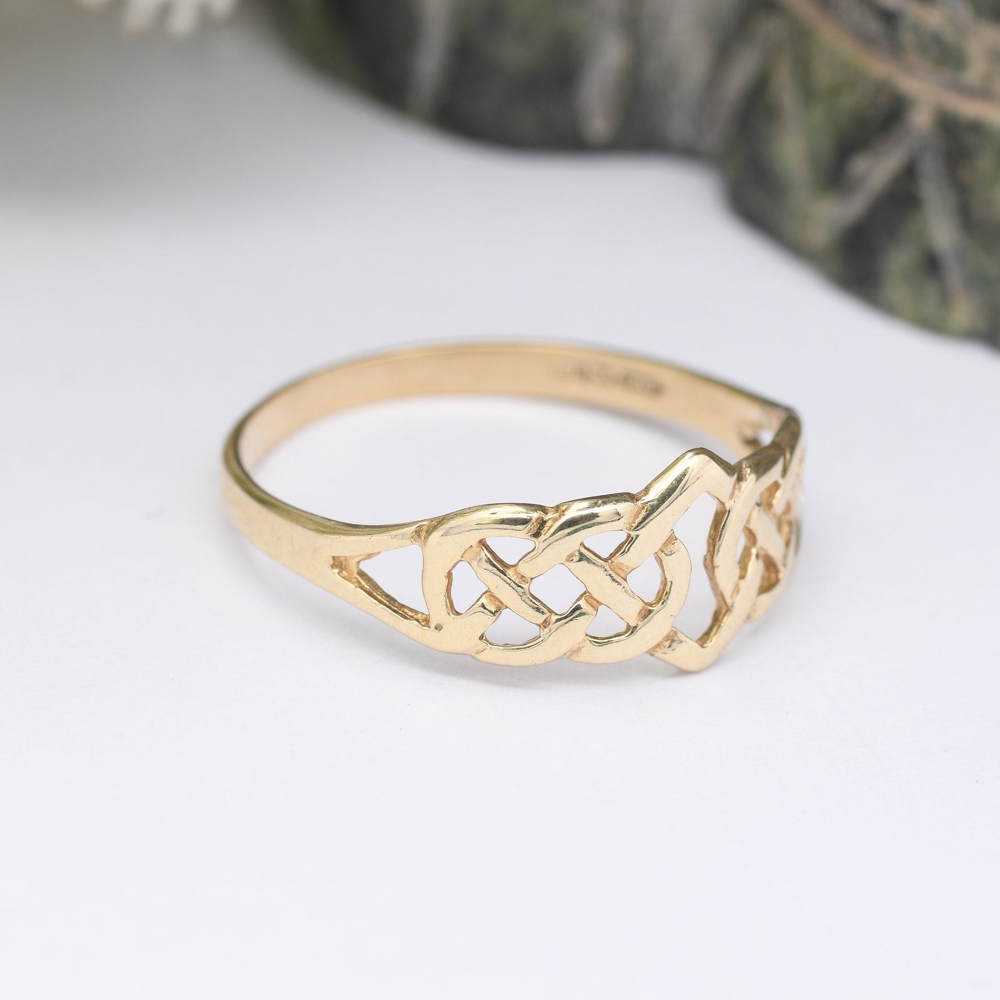 Vintage 9ct Gold Celtic Knot Ring - Woven Band | Rope Twist | Unisex Gold Everyday Jewellery | UK Size - O 1/2 | US Size - 7 1/2