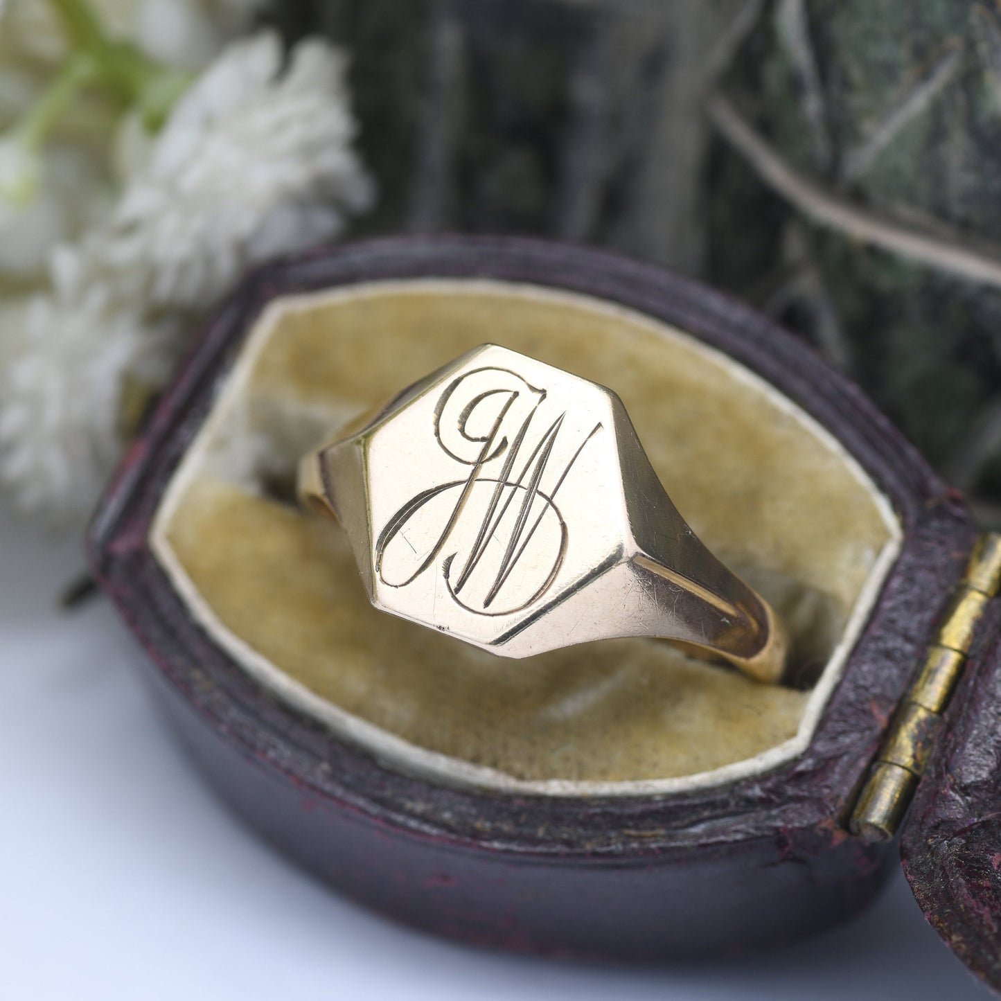 Vintage 9ct Gold Signet Ring 1945 - Mid-Century Engraved Initial Ring JW | Gold Pinkie Ring | UK Size - M 1/2 | US Size - 6 1/2