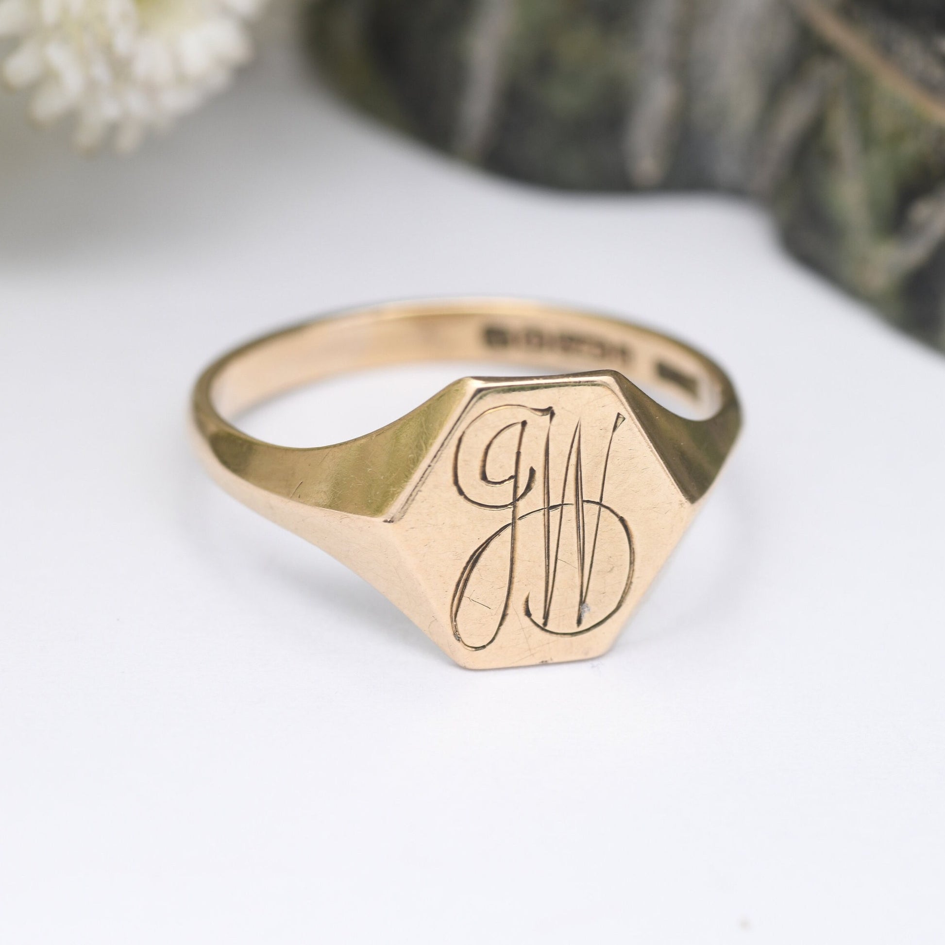 Vintage 9ct Gold Signet Ring 1945 - Mid-Century Engraved Initial Ring JW | Gold Pinkie Ring | UK Size - M 1/2 | US Size - 6 1/2