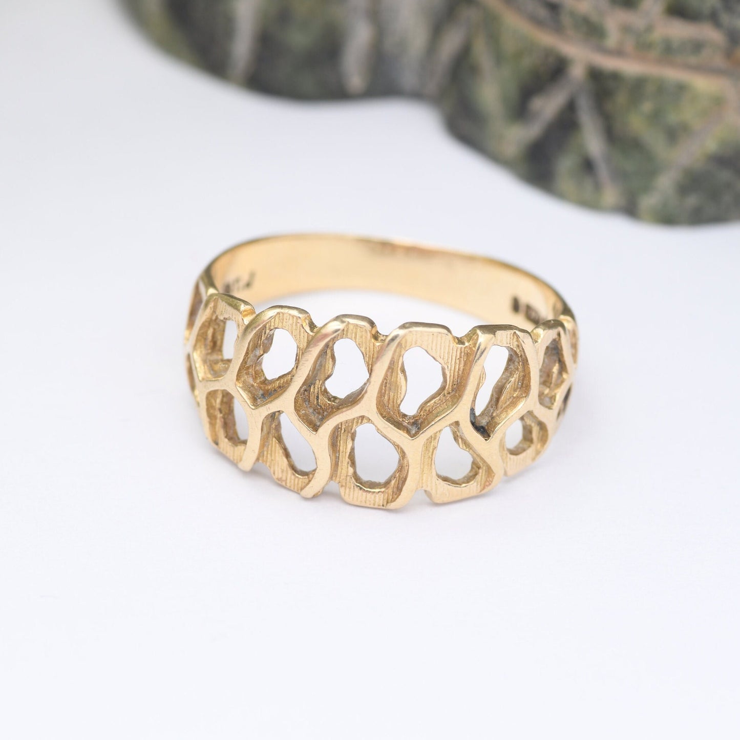 Vintage 9ct Gold Ring 1971 - Modernist Sculptural Brutalist Design | Openwork Space Age | Unisex Crater Ring | UK Size - O | US Size - 7 1/4