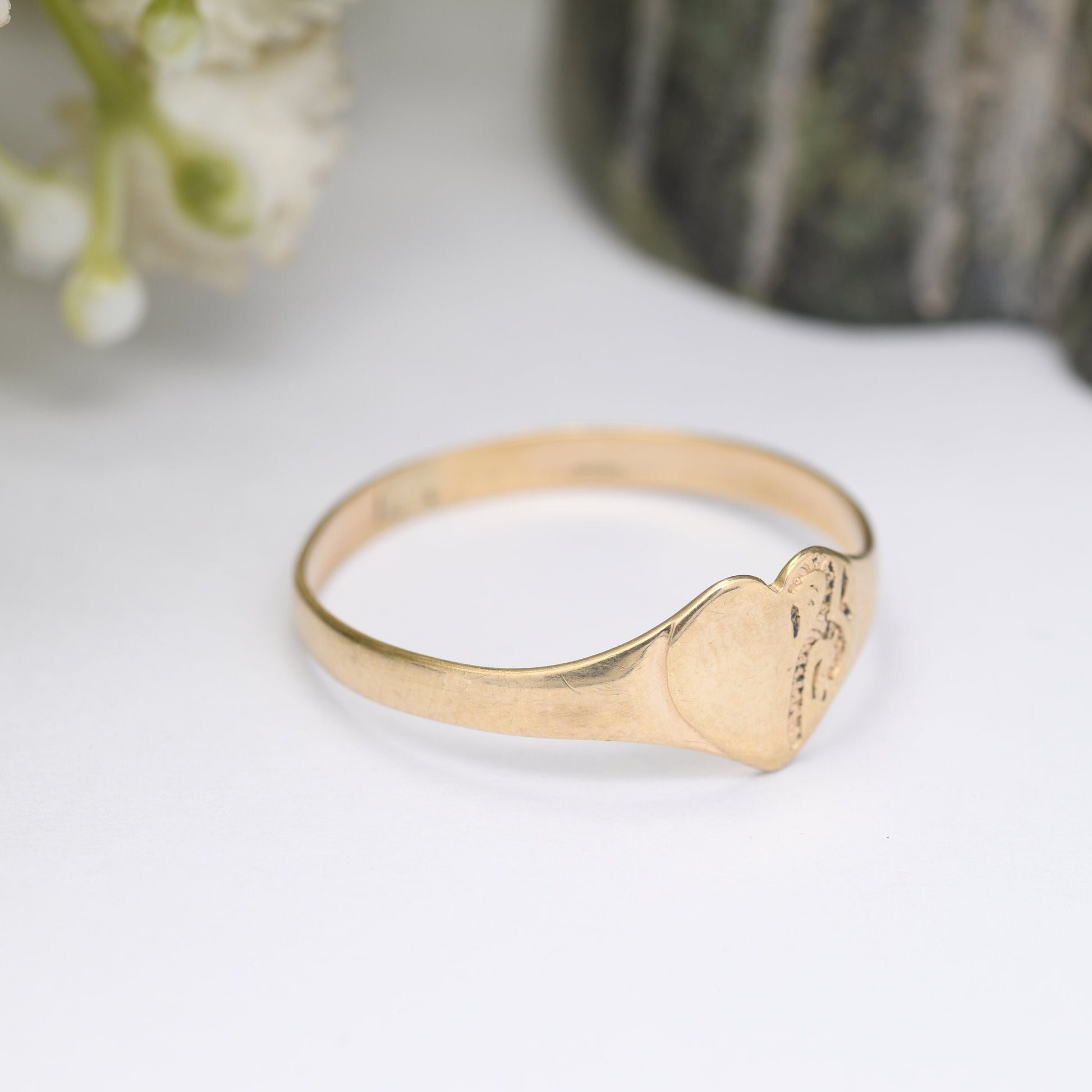 Antique 9ct Gold Heart Signet Ring - Victorian Edwardian Gold Jewellery | Gift for Girlfriend | UK Size - R | US Size - 8 1/2