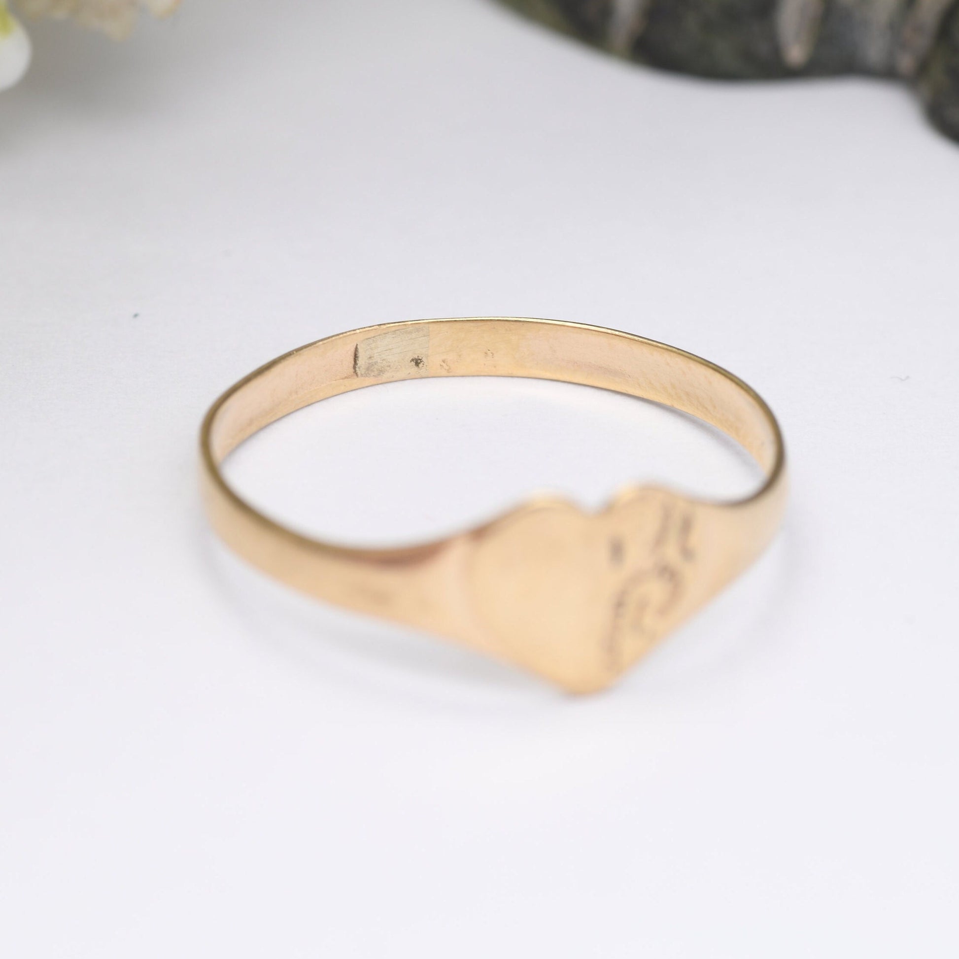 Antique 9ct Gold Heart Signet Ring - Victorian Edwardian Gold Jewellery | Gift for Girlfriend | UK Size - R | US Size - 8 1/2