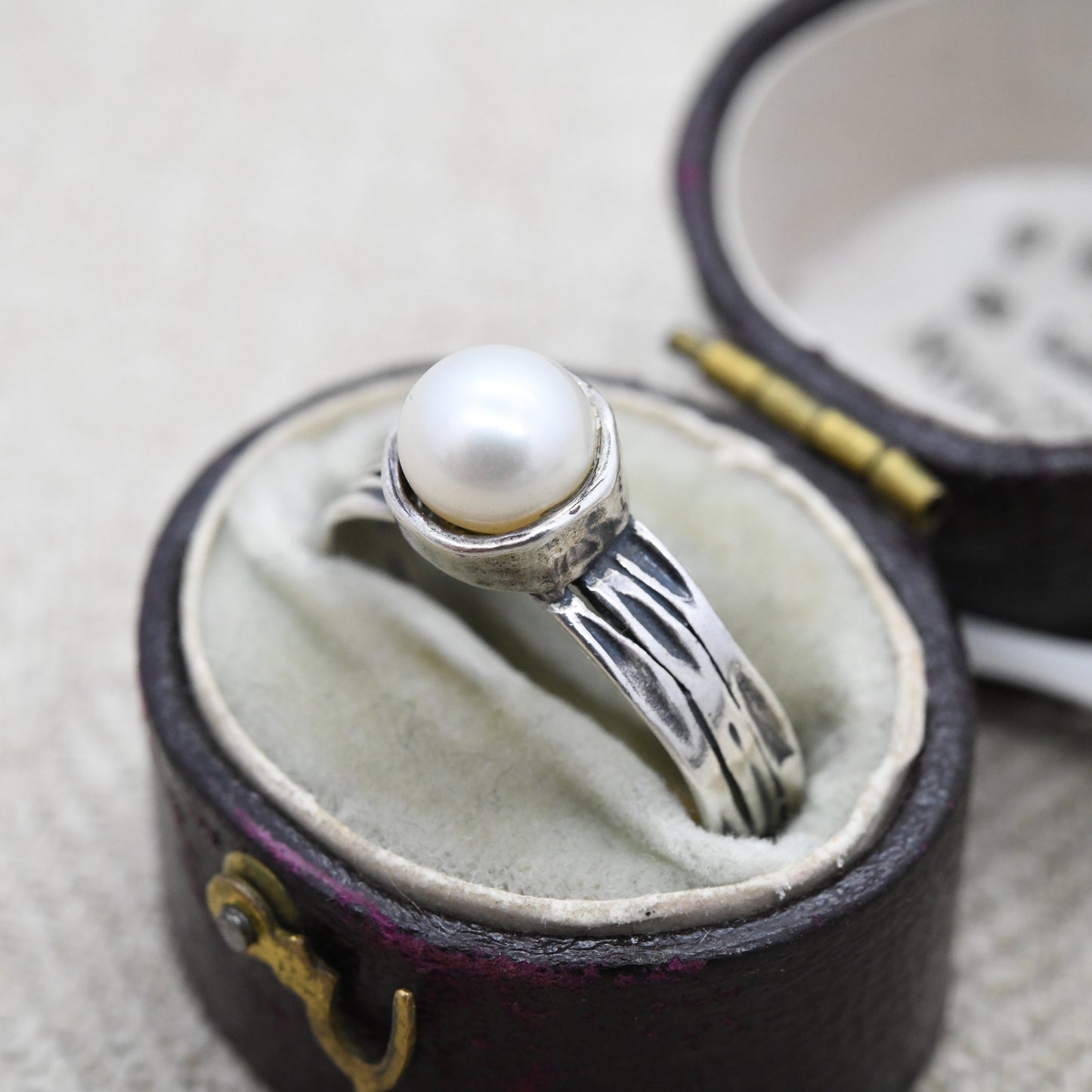 Vintage Sterling Silver Pearl Ring with Textured Band - UK Size - O | US Size - 7