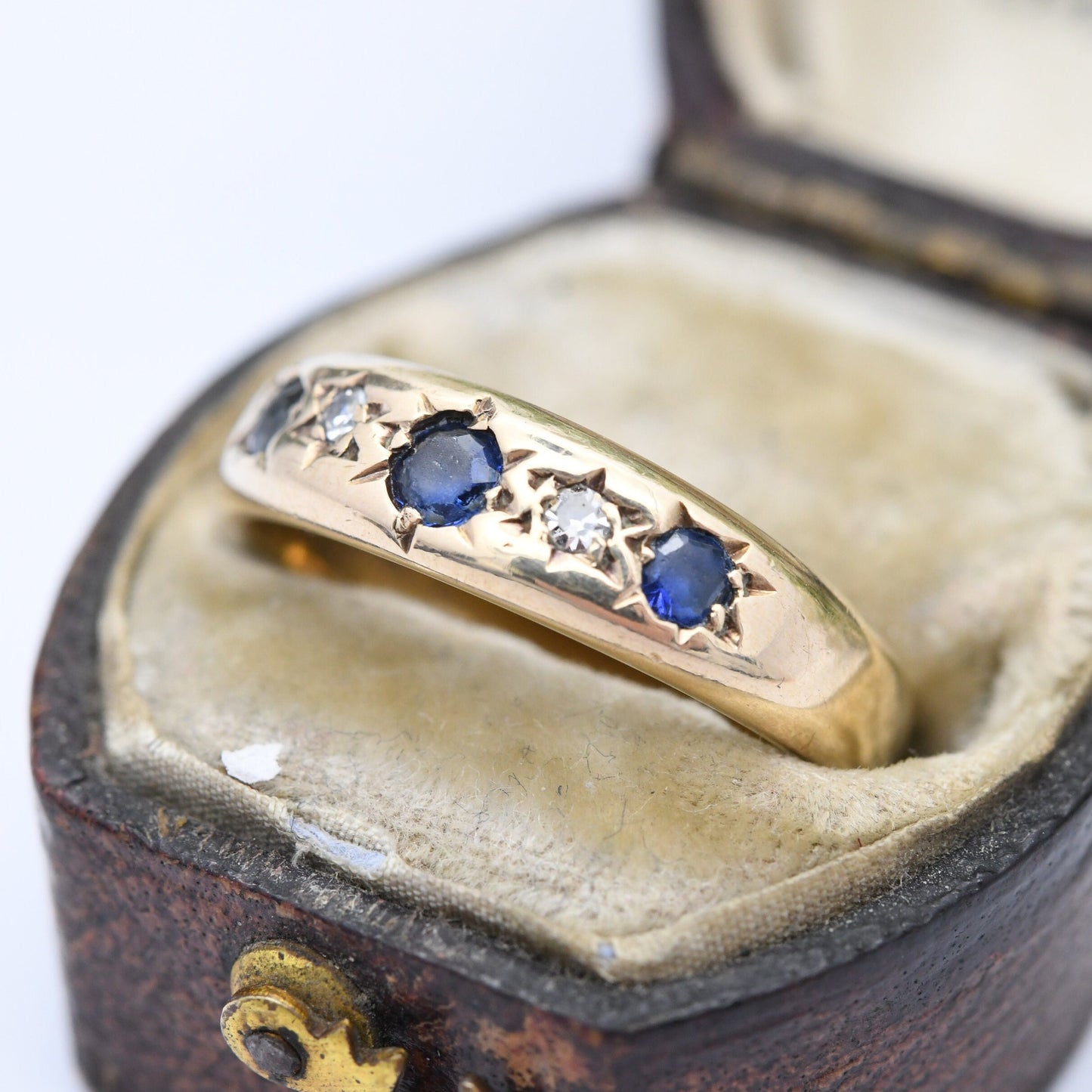 Vintage 9ct Gold Sapphire and Diamond Gypsy Ring Vintage 1976 - Five Stone Blue and White Ring | UK Size - O 1/2 | US Size - 7 1/2