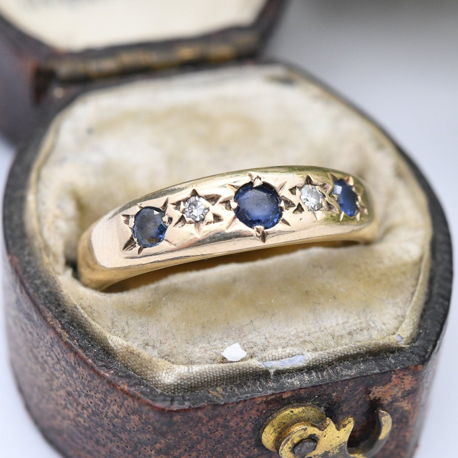 Vintage 9ct Gold Sapphire and Diamond Gypsy Ring Vintage 1976 - Five Stone Blue and White Ring | UK Size - O 1/2 | US Size - 7 1/2