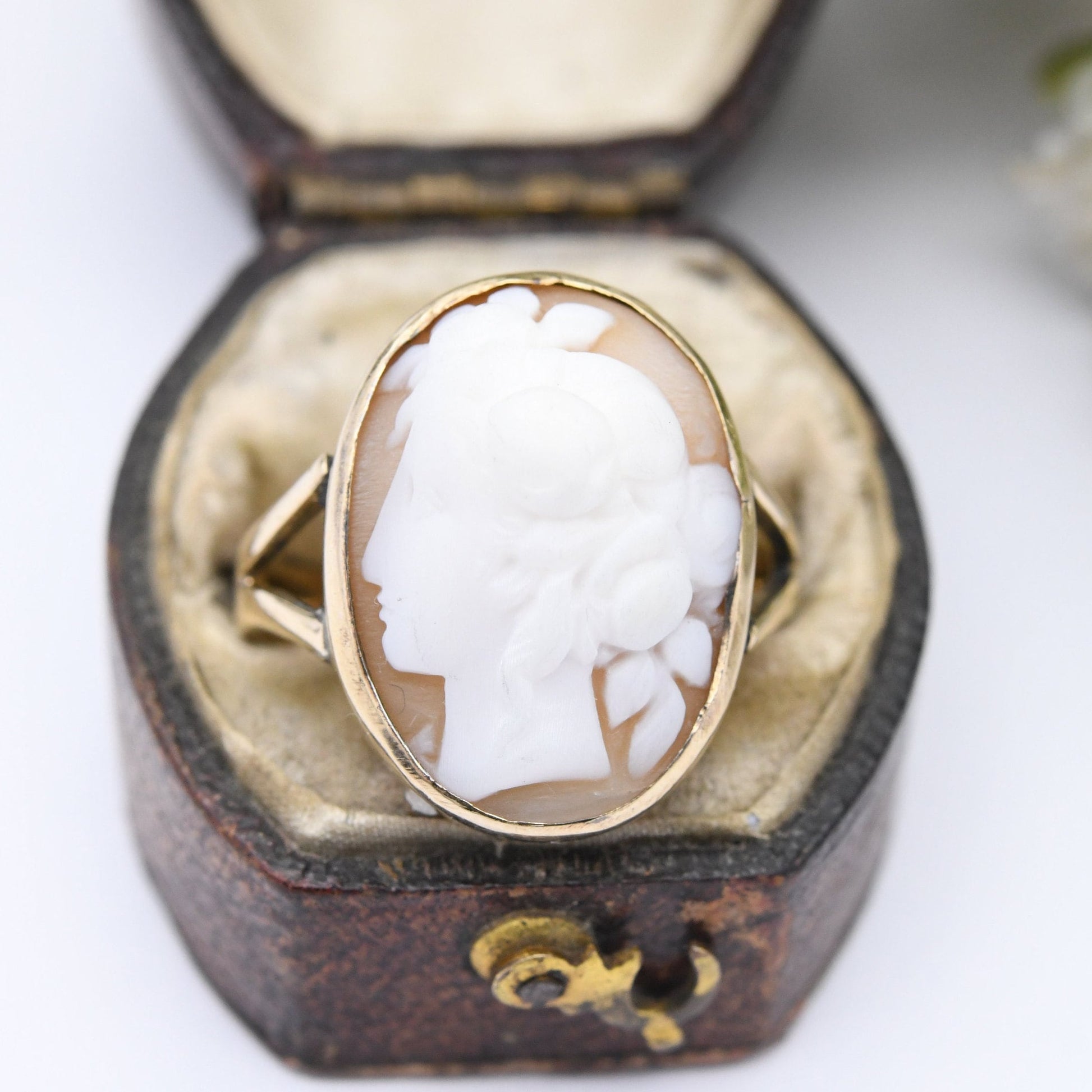 Antique 9ct Gold Cameo Ring - Large Cameo Face | Ancient Classical Figure | Protruding Raised Cameo | UK Size - P | US Size - 7 1/2