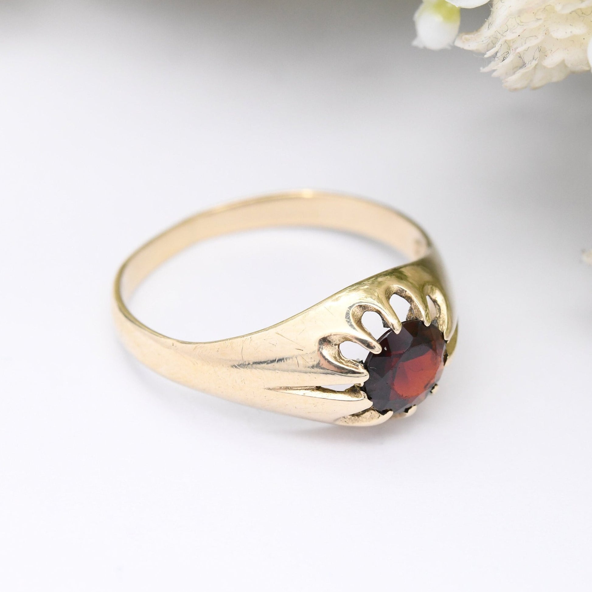 Vintage 9ct Gold Garnet Solitaire Ring - Statement Unisex Gold Jewellery | UK Size - Q 1/2 | US Size - 8 1/4