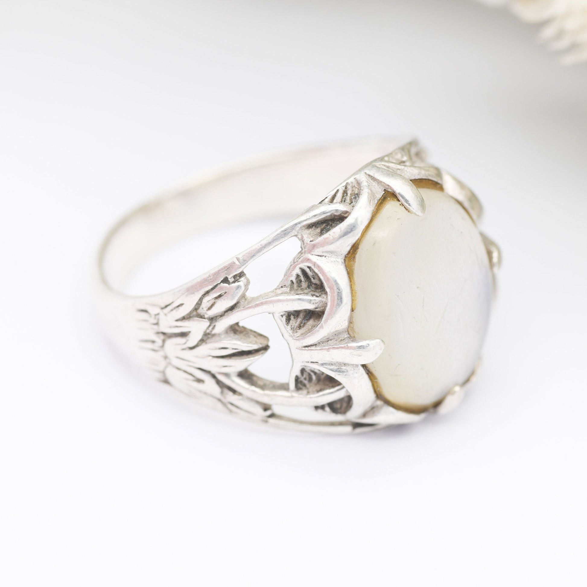 Vintage Sterling Silver Moonstone Ring - Ornate Leaf Shoulders | White and Blue Cabochon Oval Stone | UK Size - Q | US Size - 8