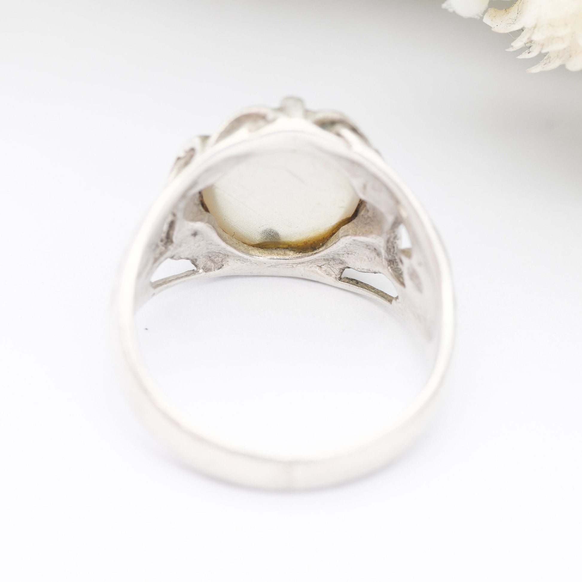 Vintage Sterling Silver Moonstone Ring - Ornate Leaf Shoulders | White and Blue Cabochon Oval Stone | UK Size - Q | US Size - 8