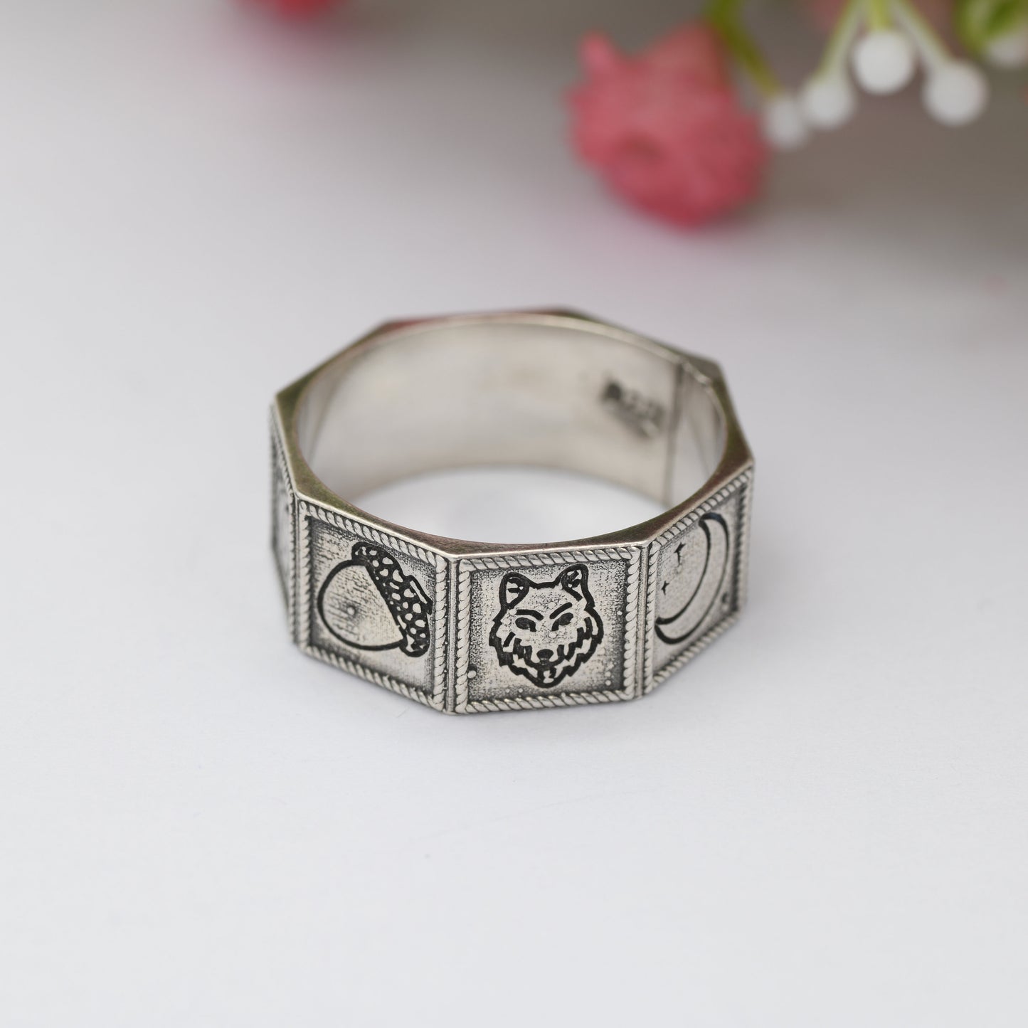 Vintage Sterling Silver Symbol Band Ring - Acorn Pumpkin Wolf Crescent Moon Sword Maple Leaf | Unisex Band | UK Size - T | US Size - 9 1/2