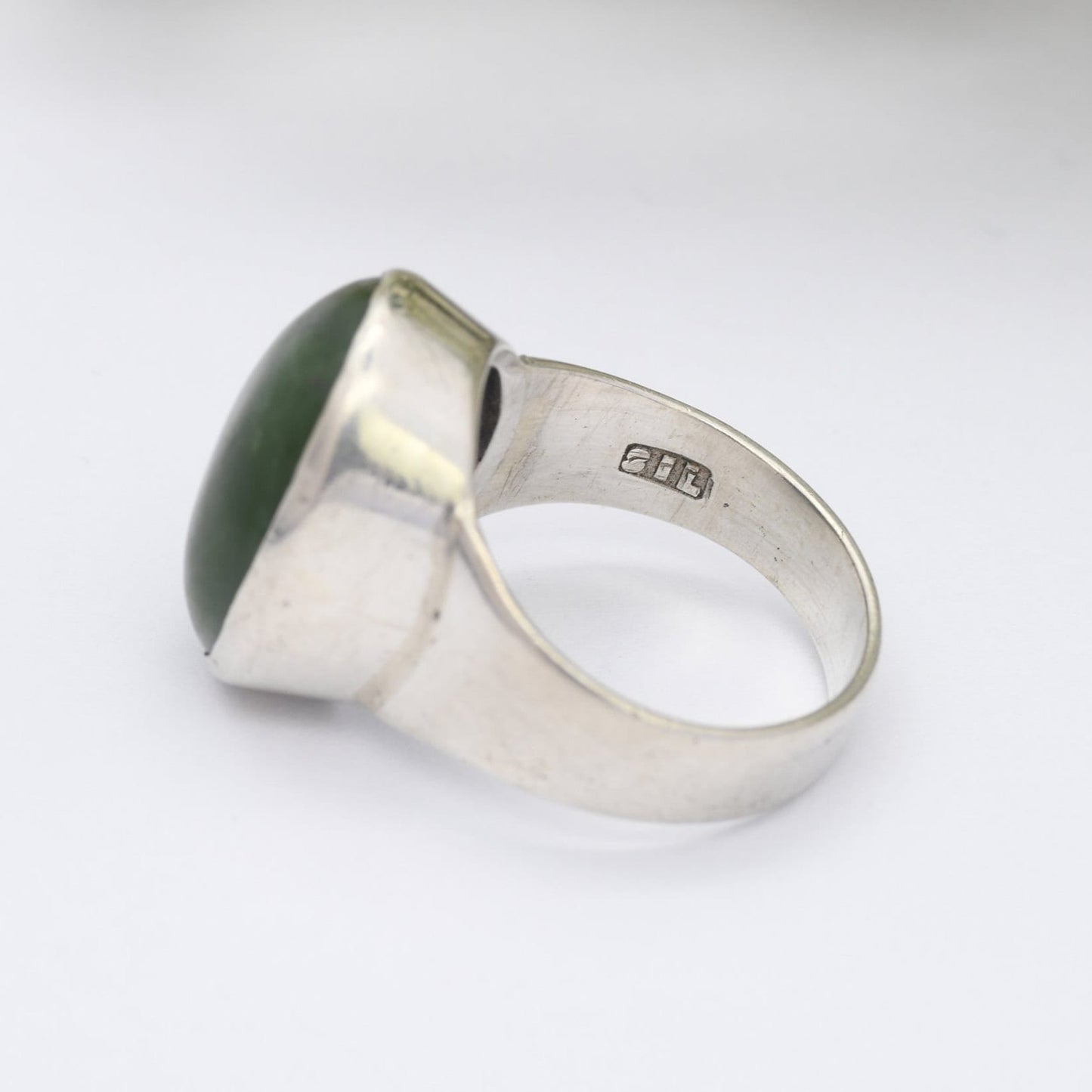 Vintage Sterling Silver Nephrite Jade Ring - Large Oval Cabochon Gemstone | Mid-Century Modernist Ring | UK Size - K | US Size - 5 1/4