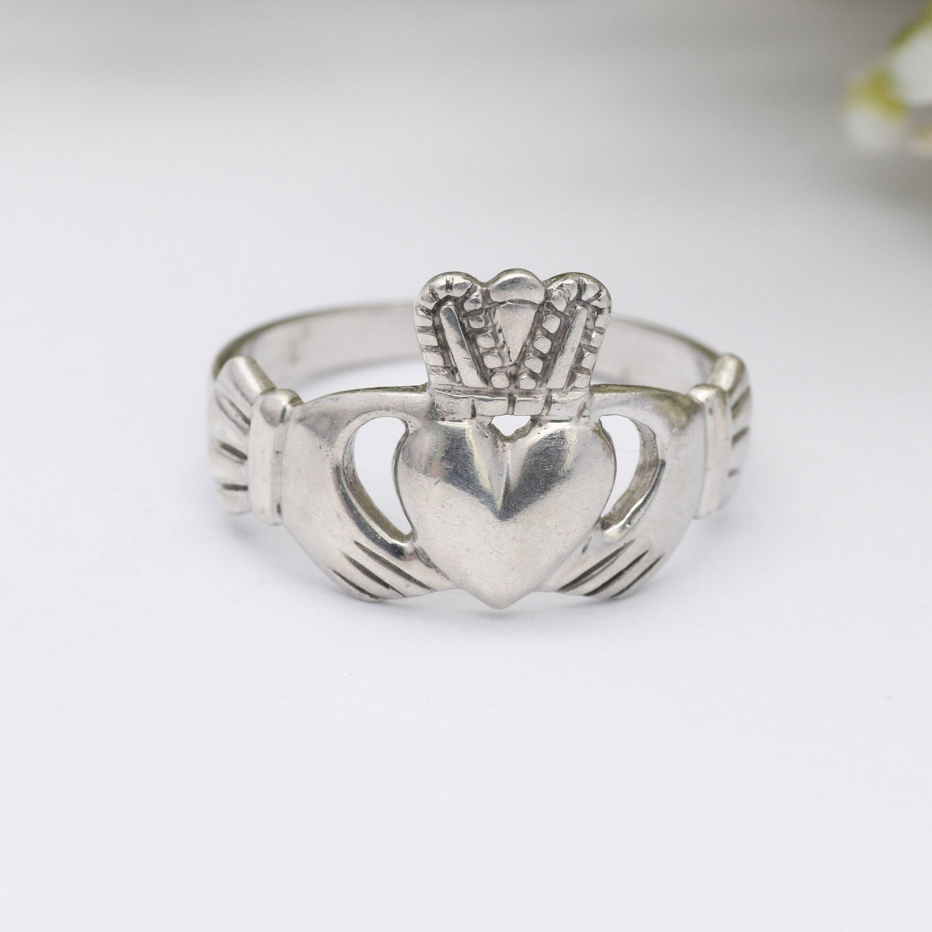 Vintage Sterling Silver Claddagh Ring - Irish Hands Holding Heart Ring | UK Size - S 1/2 | US - 9 3/4