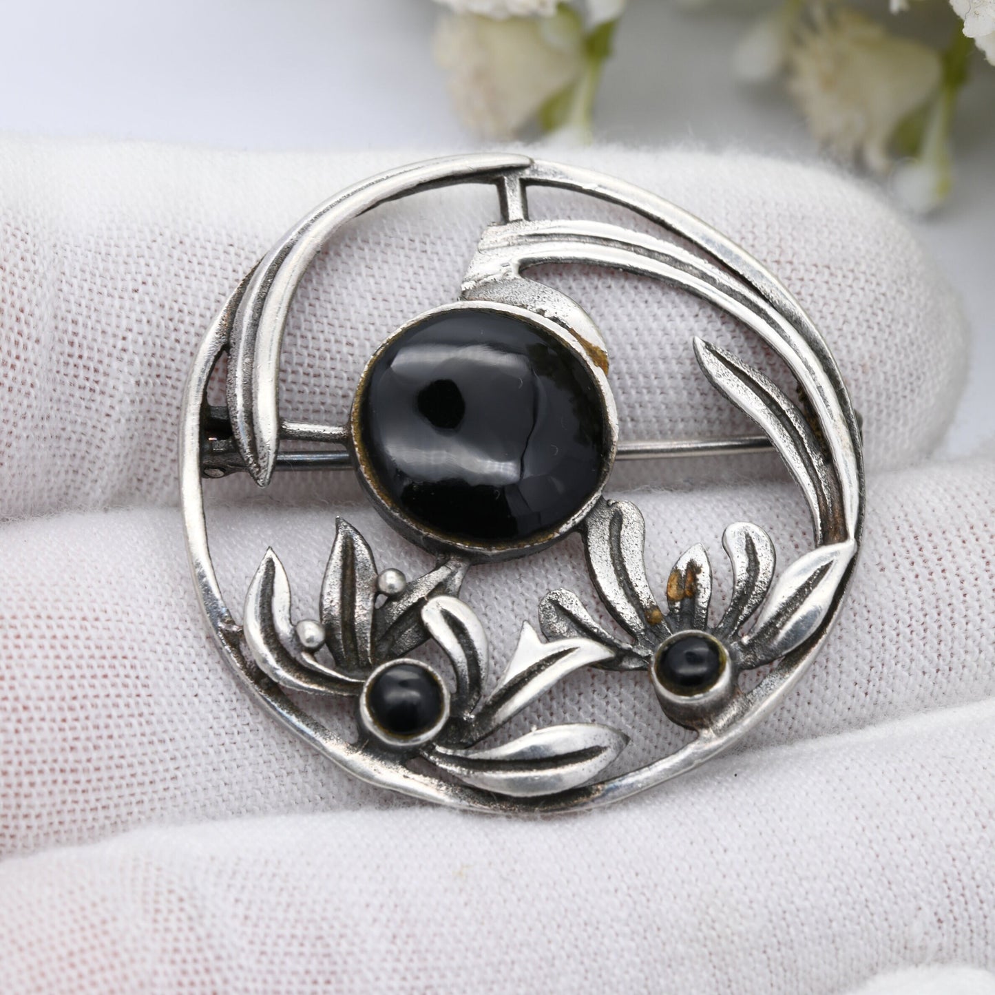 Vintage Sterling Silver Onyx Leaf Brooch - Openwork Flower Design | Artistic Circle Shape