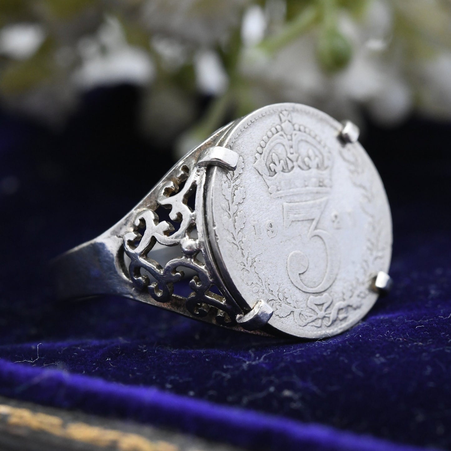 Antique Silver George V Threepence Coin 1921 Signet Ring 1972 Mid-Century - British Royal Family Jewellery | UK Size - S | US Size - 9