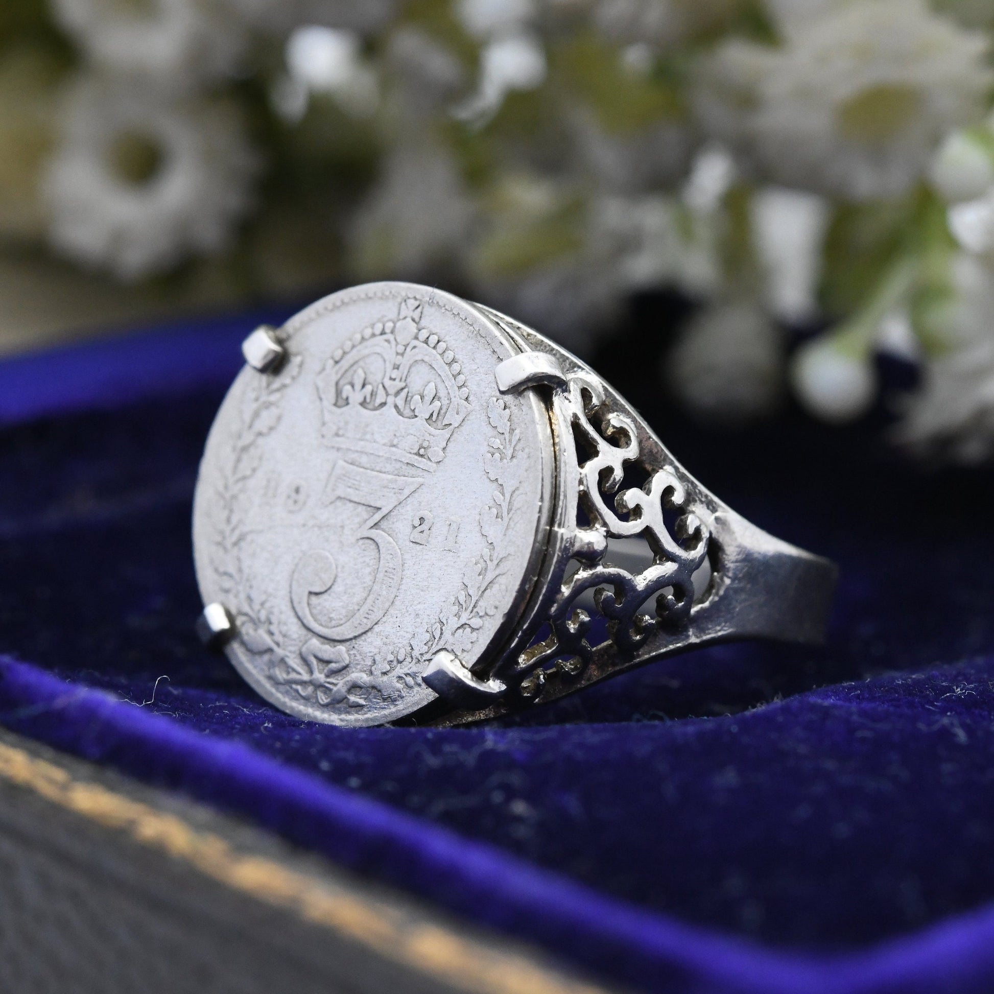 Antique Silver George V Threepence Coin 1921 Signet Ring 1972 Mid-Century - British Royal Family Jewellery | UK Size - S | US Size - 9