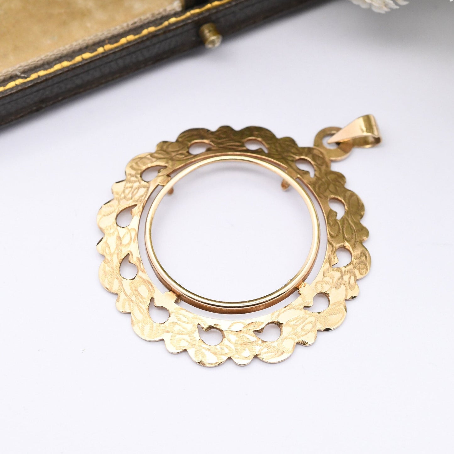 Vintage 9ct Gold Sovereign Pendant Mount 1977 - with Pretty Engraving | for Gold Coin | Charm Necklace