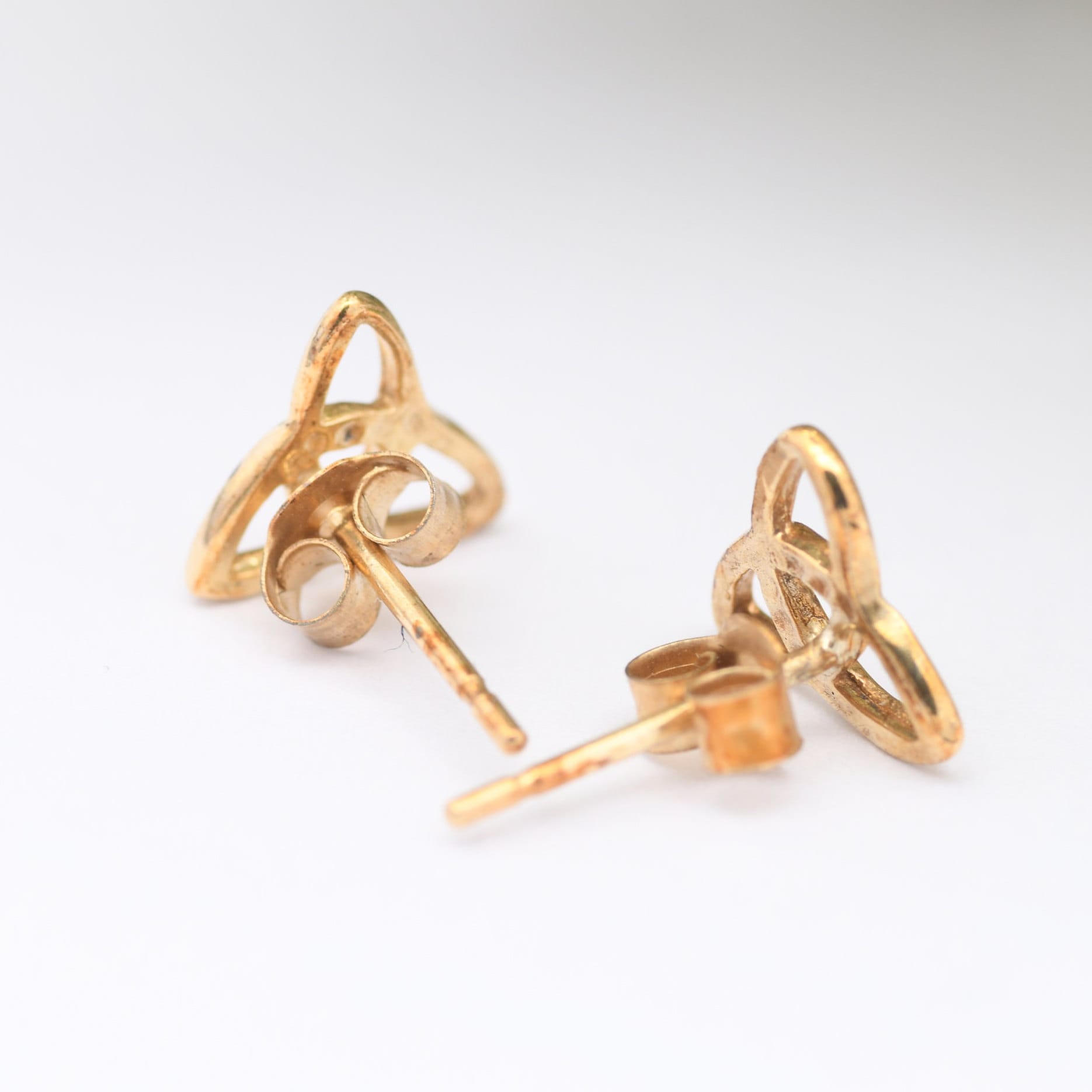 Vintage 9ct Gold Triquetra Stud Earrings - Celtic Knot Triangle | Cute Gold Studs | Butterfly Backs